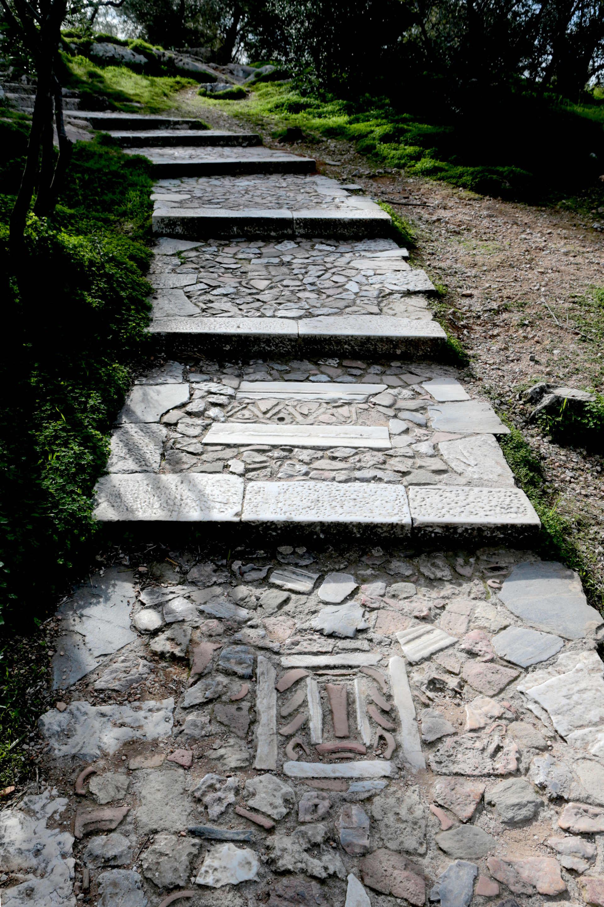 Άποψη από το λιθόστρωτο στον λόφο του Φιλοπάππου ©ΑΠΕ-ΜΠΕ/Παντελής Σαΐτας