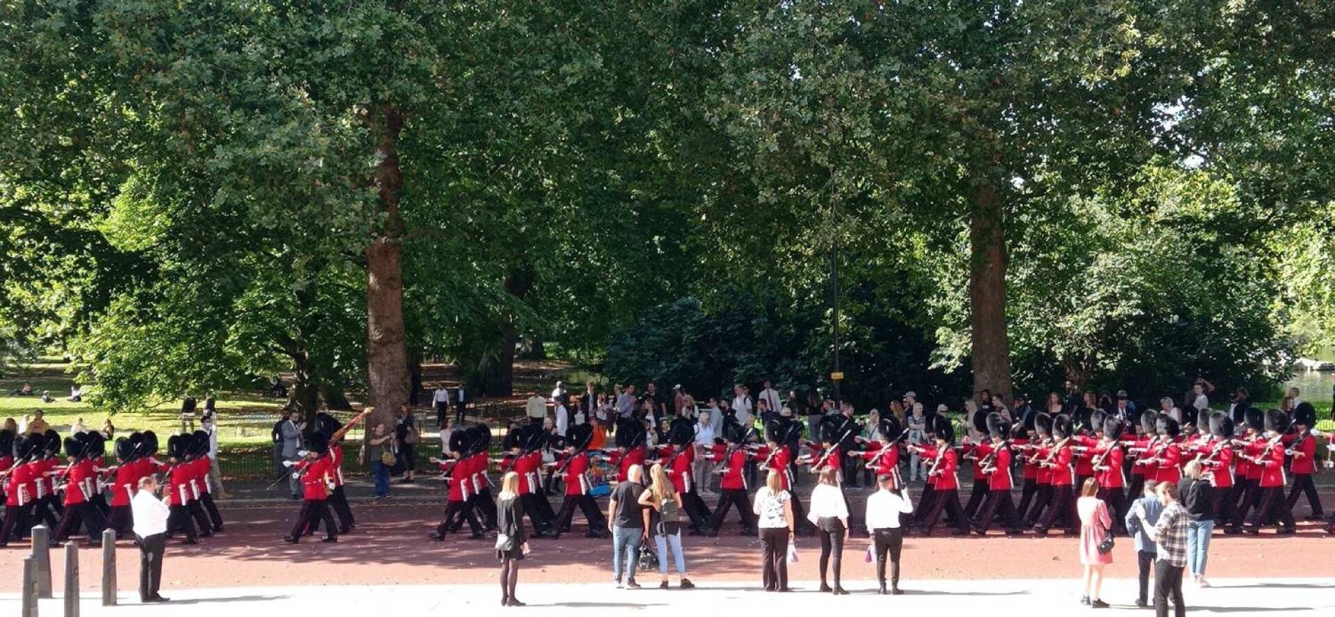 Παρέλαση γρεναδιέρων στο Λονδίνο