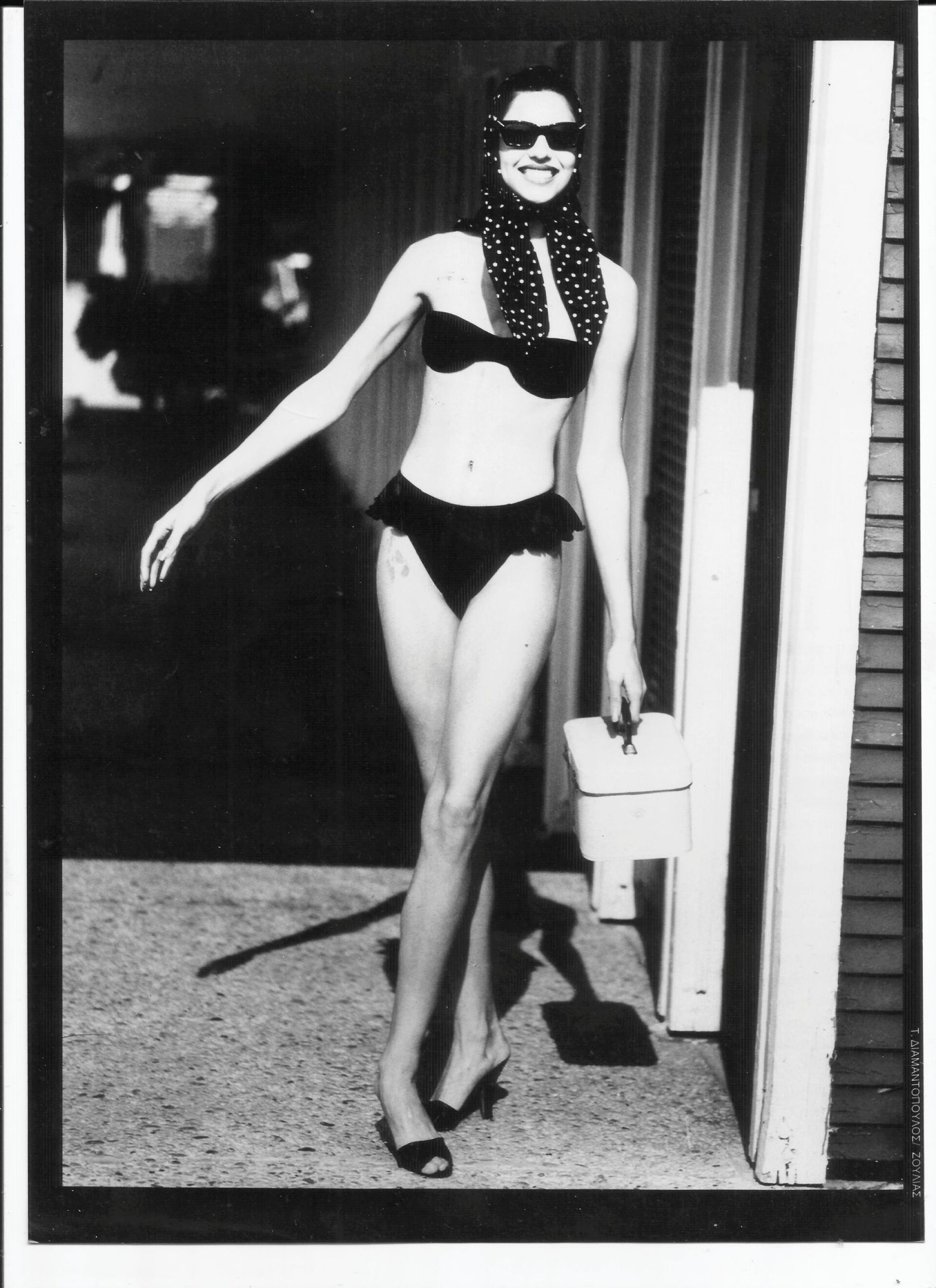 Από φωτογράφιση μόδας στην πλαζ του Αστέρα με τη στιλιστική επιμέλεια του Βασίλη Ζούλια.