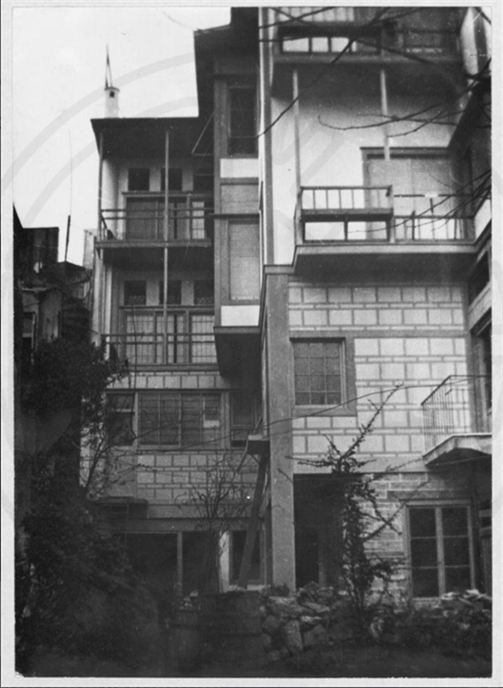 Πολυκατοικία επί της οδού Χέυδεν, Φωτογραφία πολυκατοικίας από την εσωτερική αυλή 1936 ©Μουσείο Μπενάκη