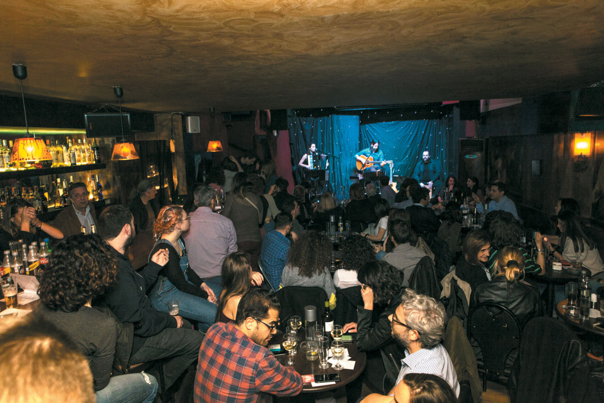 Συχνά θα πετύχεις βραδιές τζαζ, ροκ εν ρολ και όλες τις μουσικές τάσεις που έχεις αγαπήσει στη ζωή σου