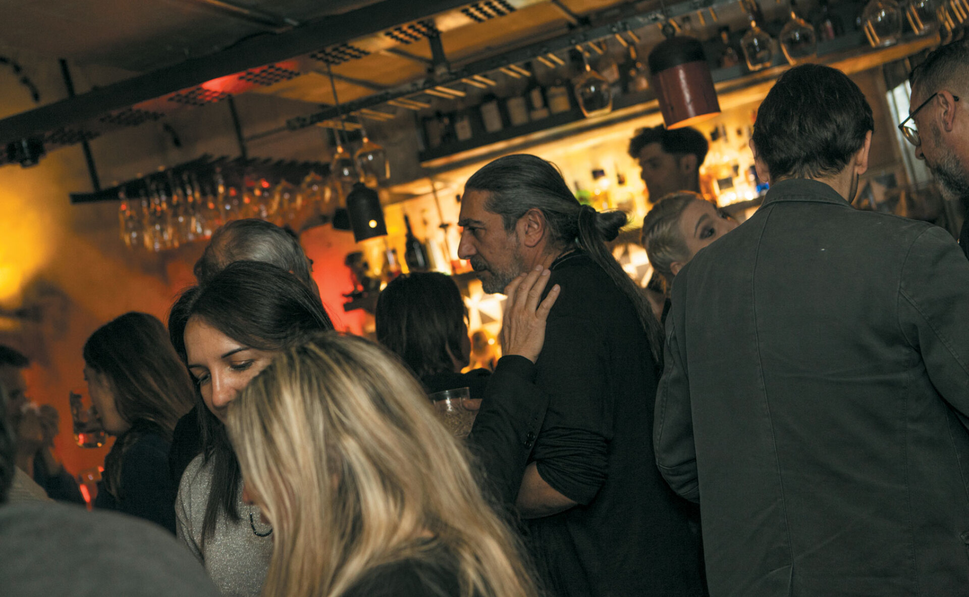 G Café Bar: Το κοσμοπολίτικο στέκι του Γιώργου Δουδέση