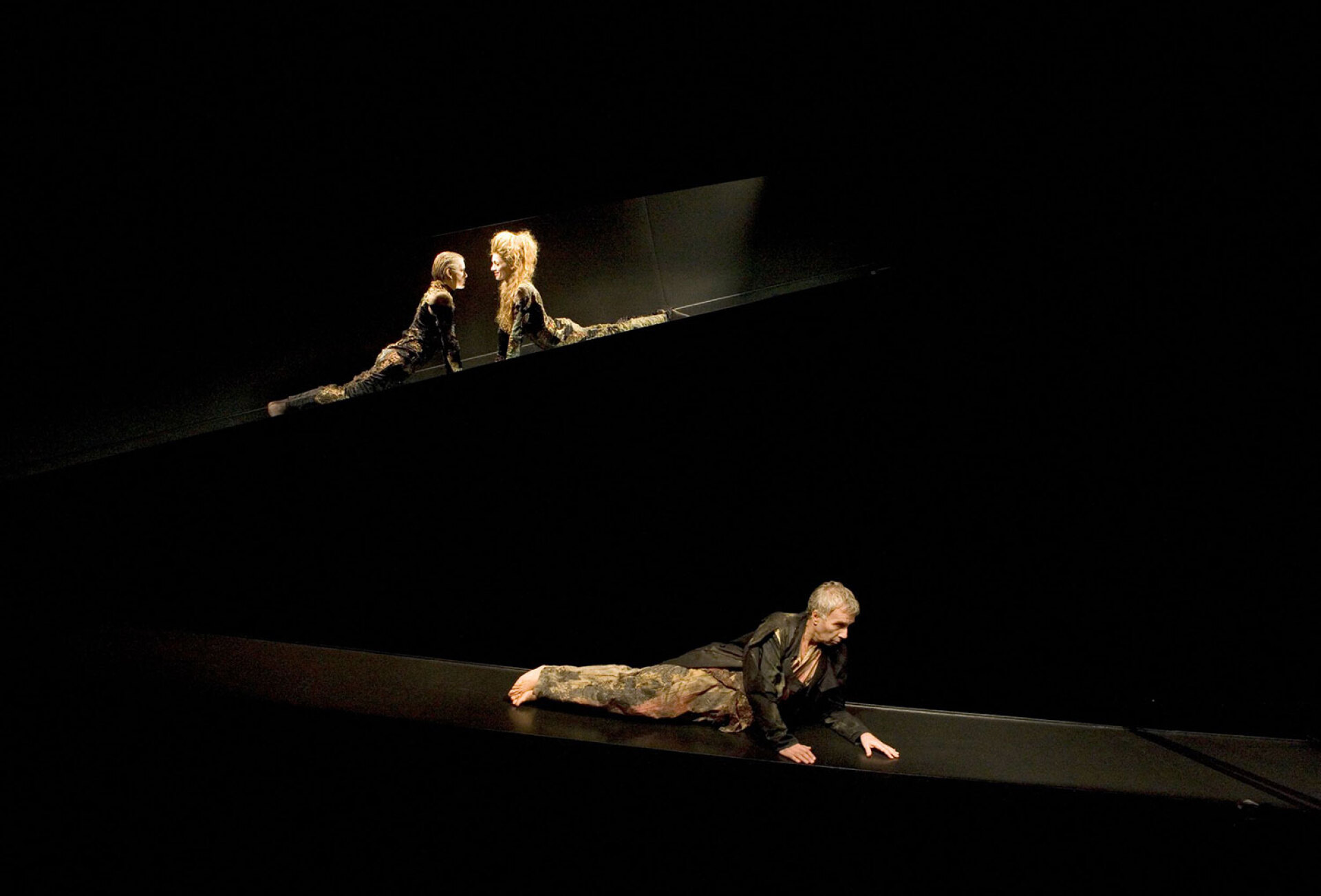 «Alarme» σε σκηνοθεσία Θεόδωρου Τερζόπουλου στο Άττις