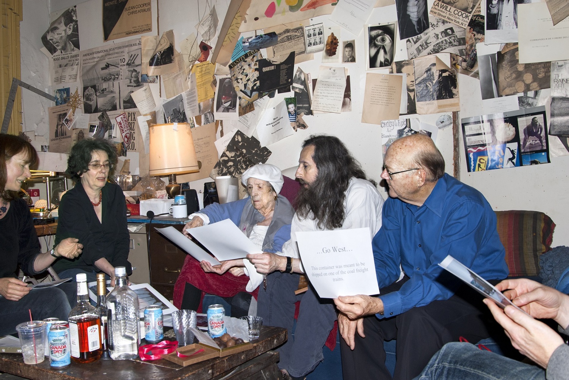 Από τα σαλόνια της Κυριακής.