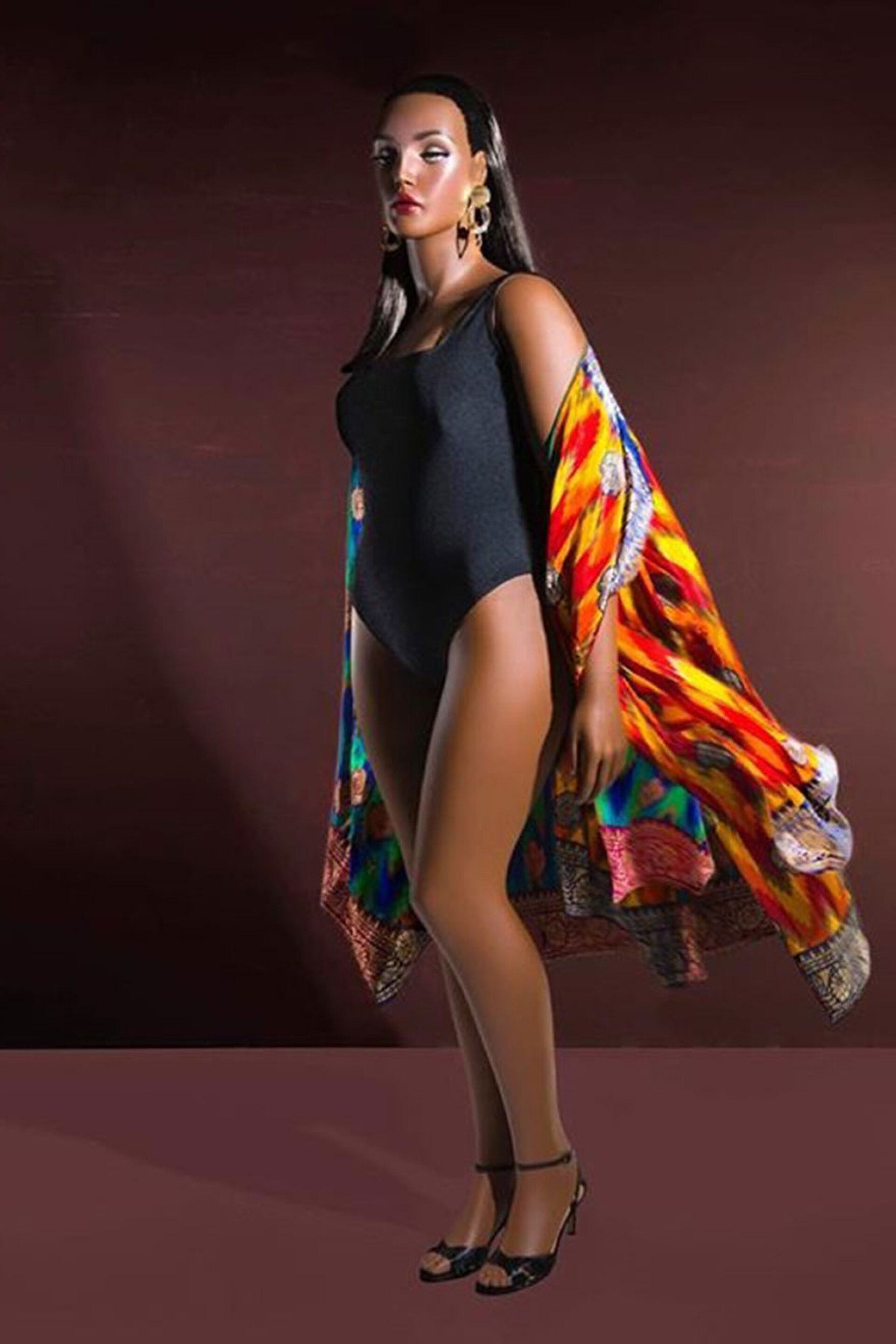 Κούκλα βιτρίνας με plus size σωματότυπο