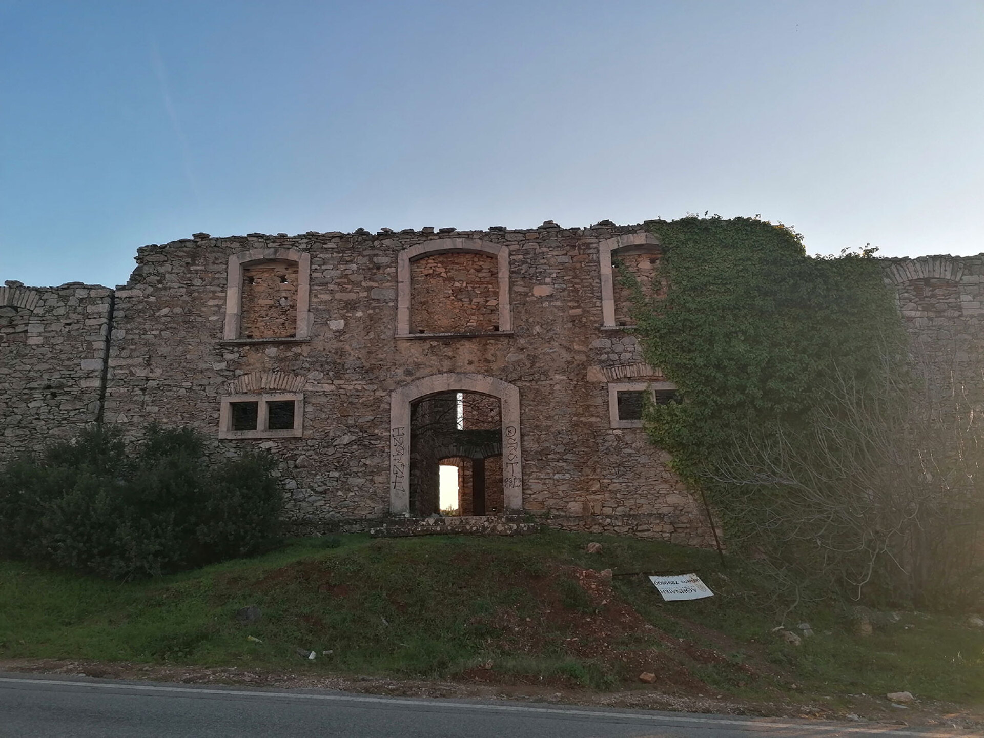 Ο μισοτελειωμένος και μισογκρεμισμένος πύργος Tourelle