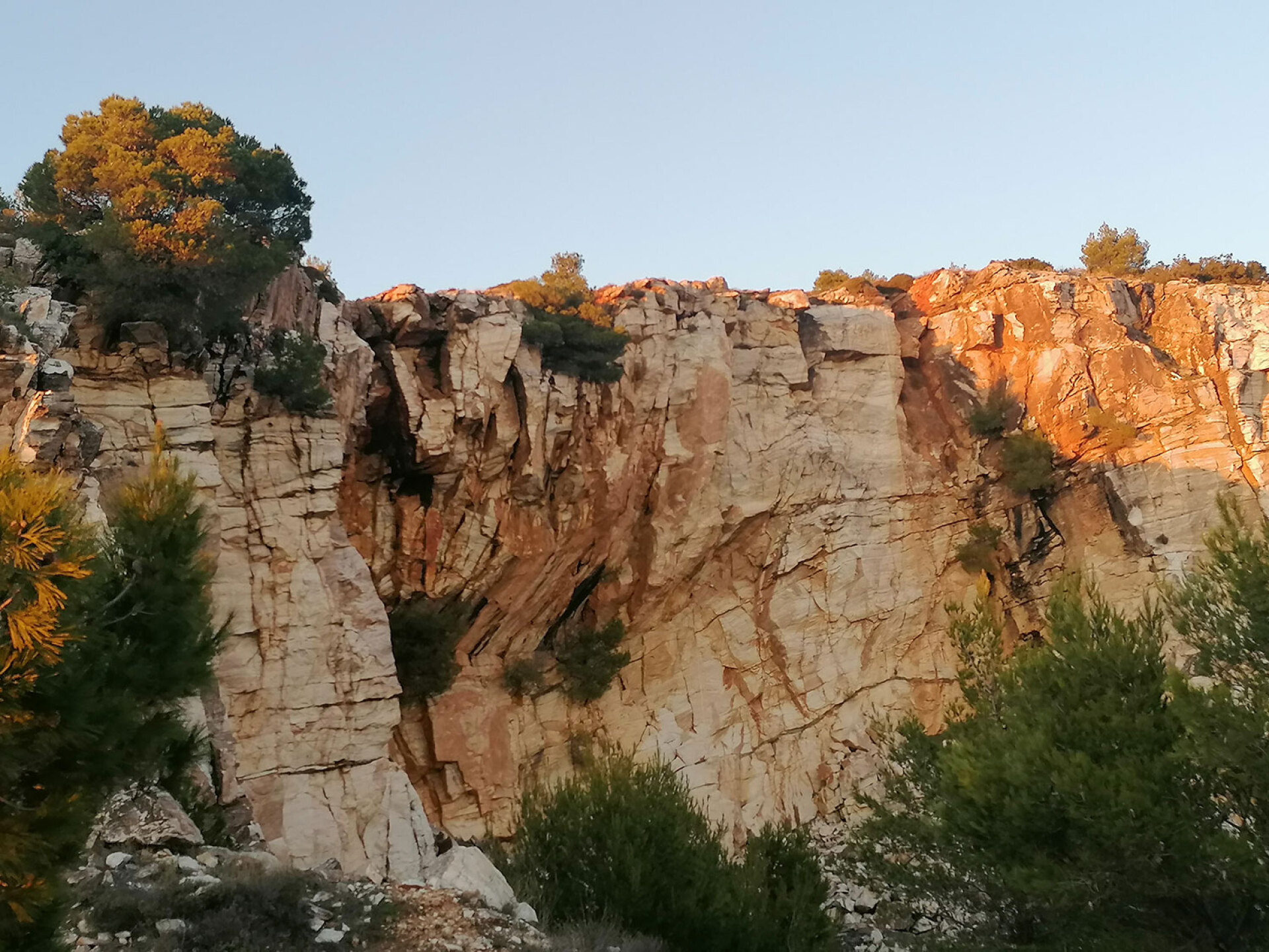 Τα λατομεία της νοτιοδυτικής πλευράς της Πεντέλης
