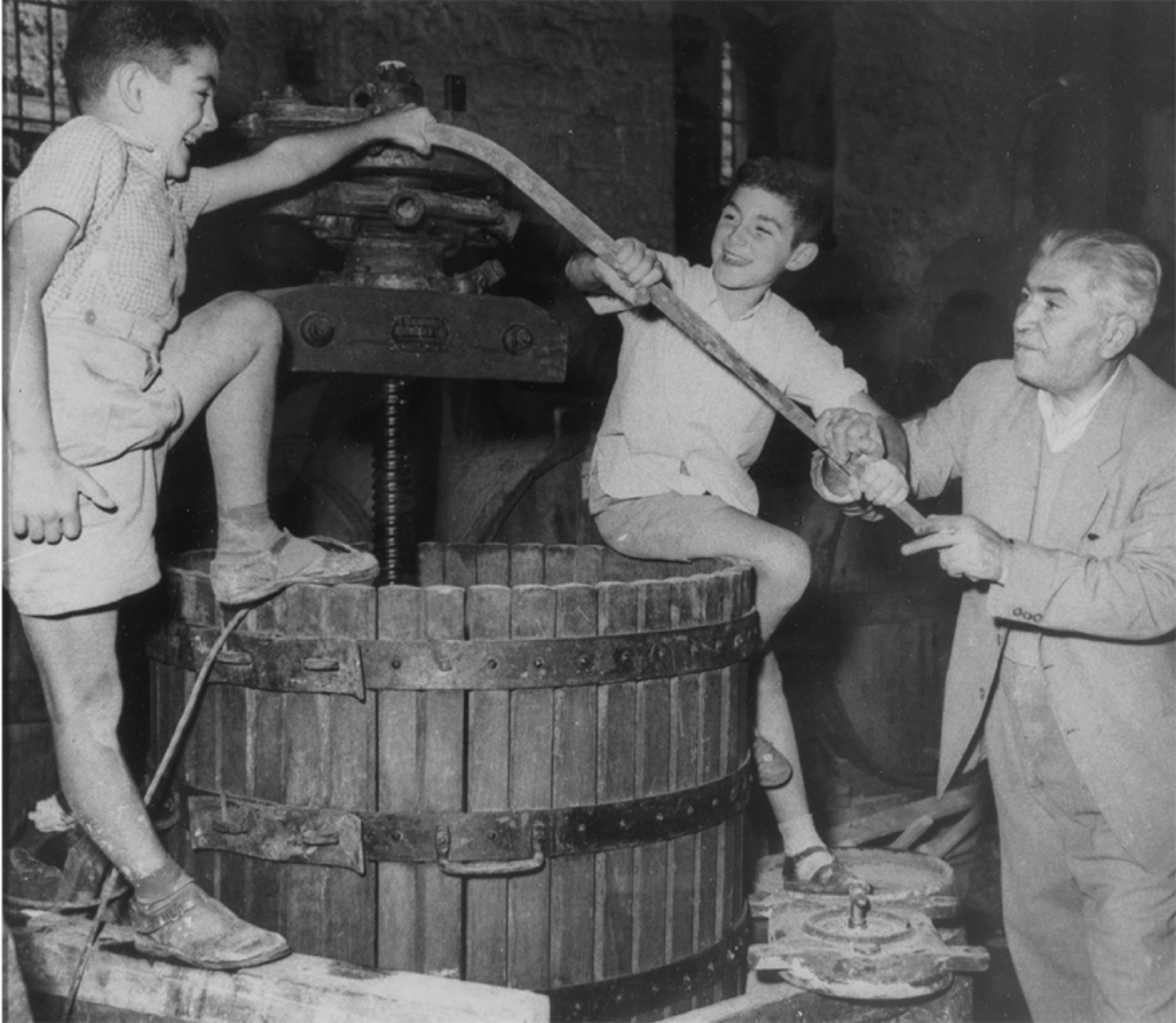 Ο Γιάννης Μπουτάρης με τον αδερφό του, Κωνσταντίνο, και τον θείο του Κωστάκη