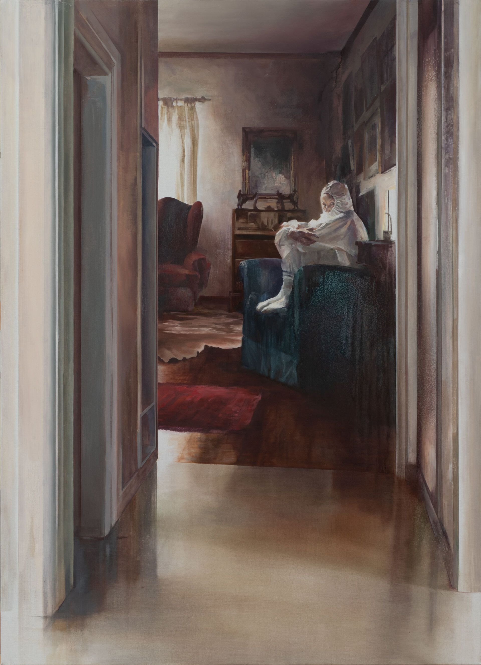 Πίνακας ζωγραφικής με γυναίκα καθισμένη στον καναπέ που φοράει ολοσωμη προστατευτική φόρμα