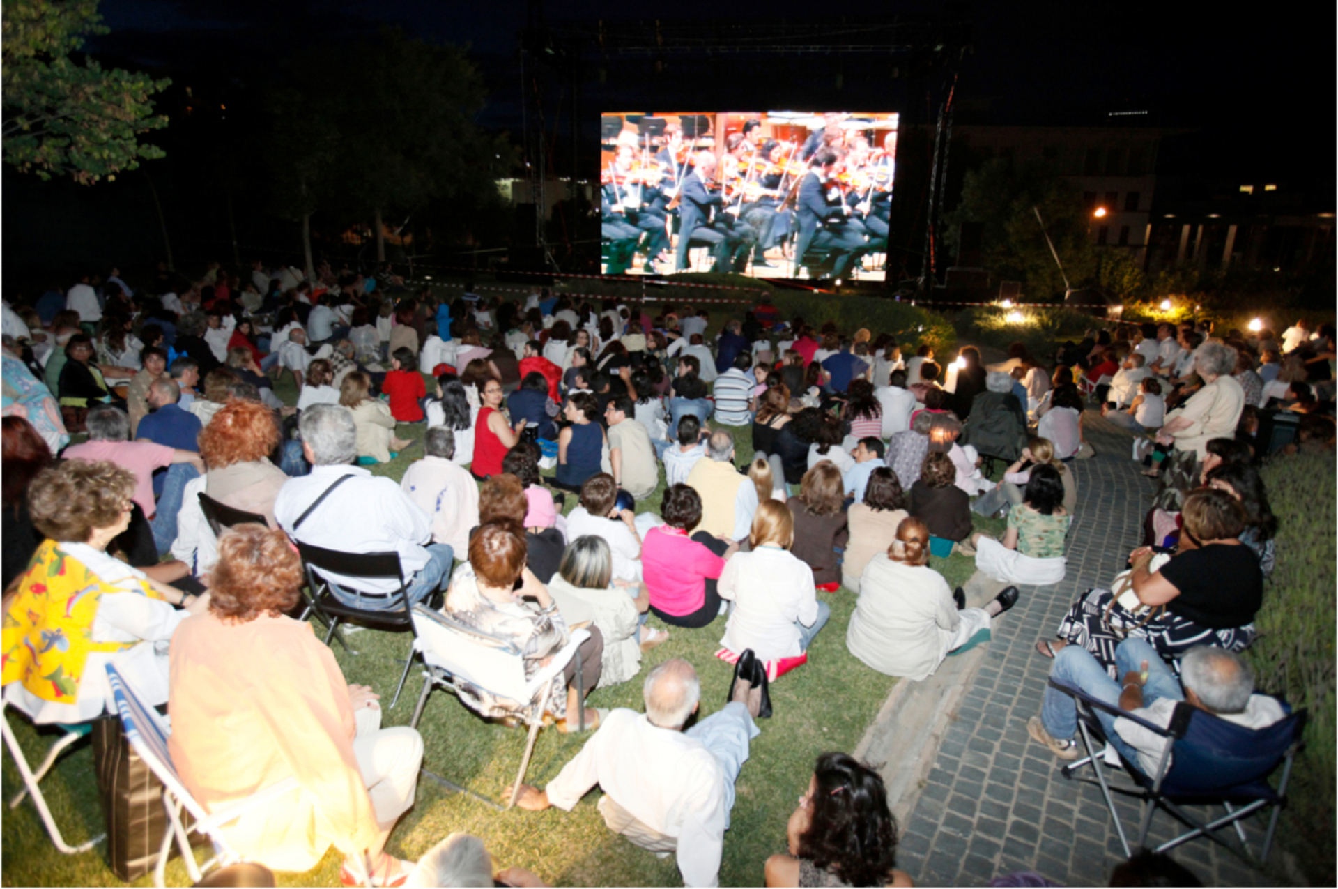 Κόσμος στον Κήπο του Μεγάρου Μουσικής Αθηνών