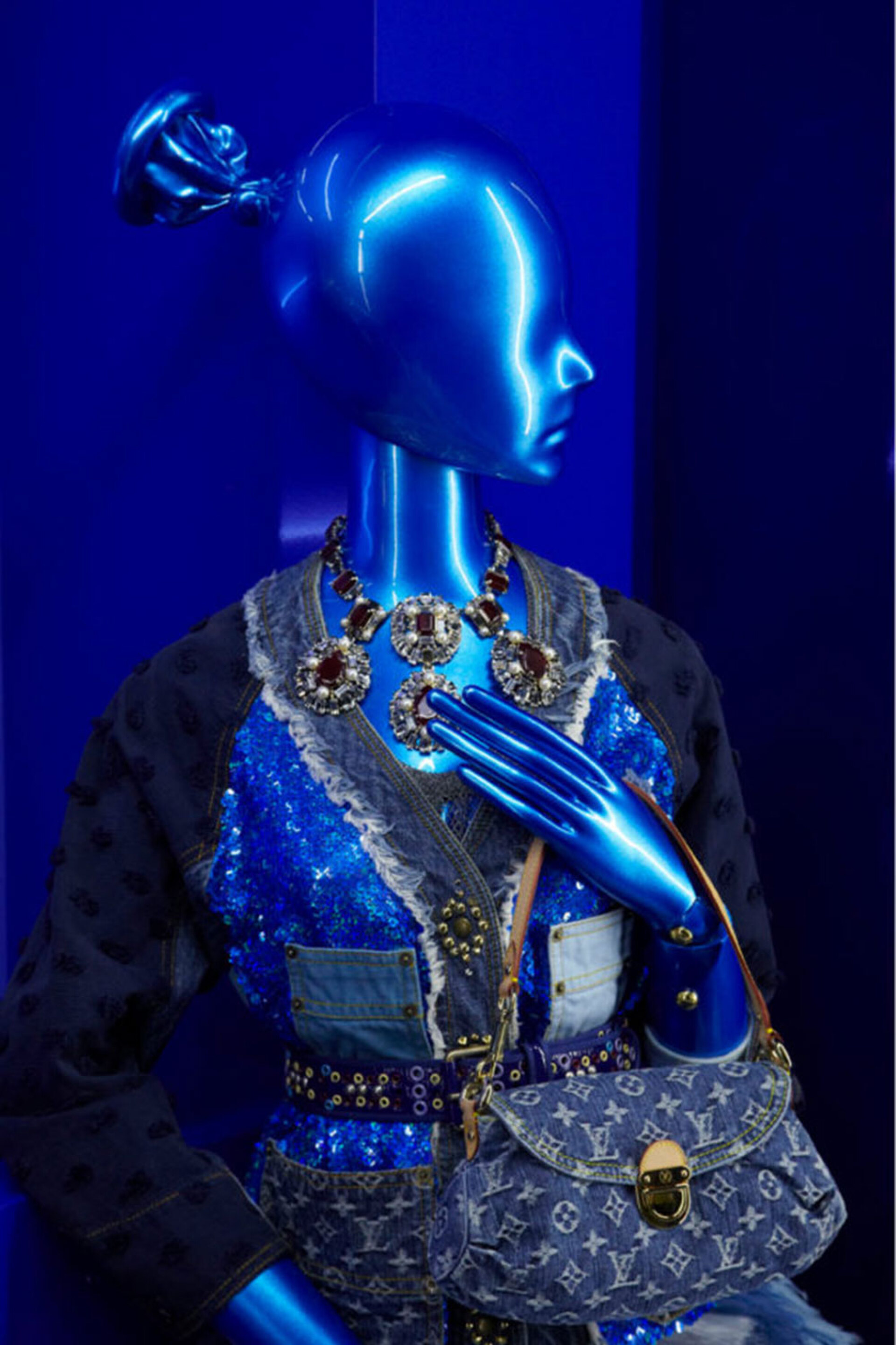 Φουτουριστική κούκλα βιτρίνας