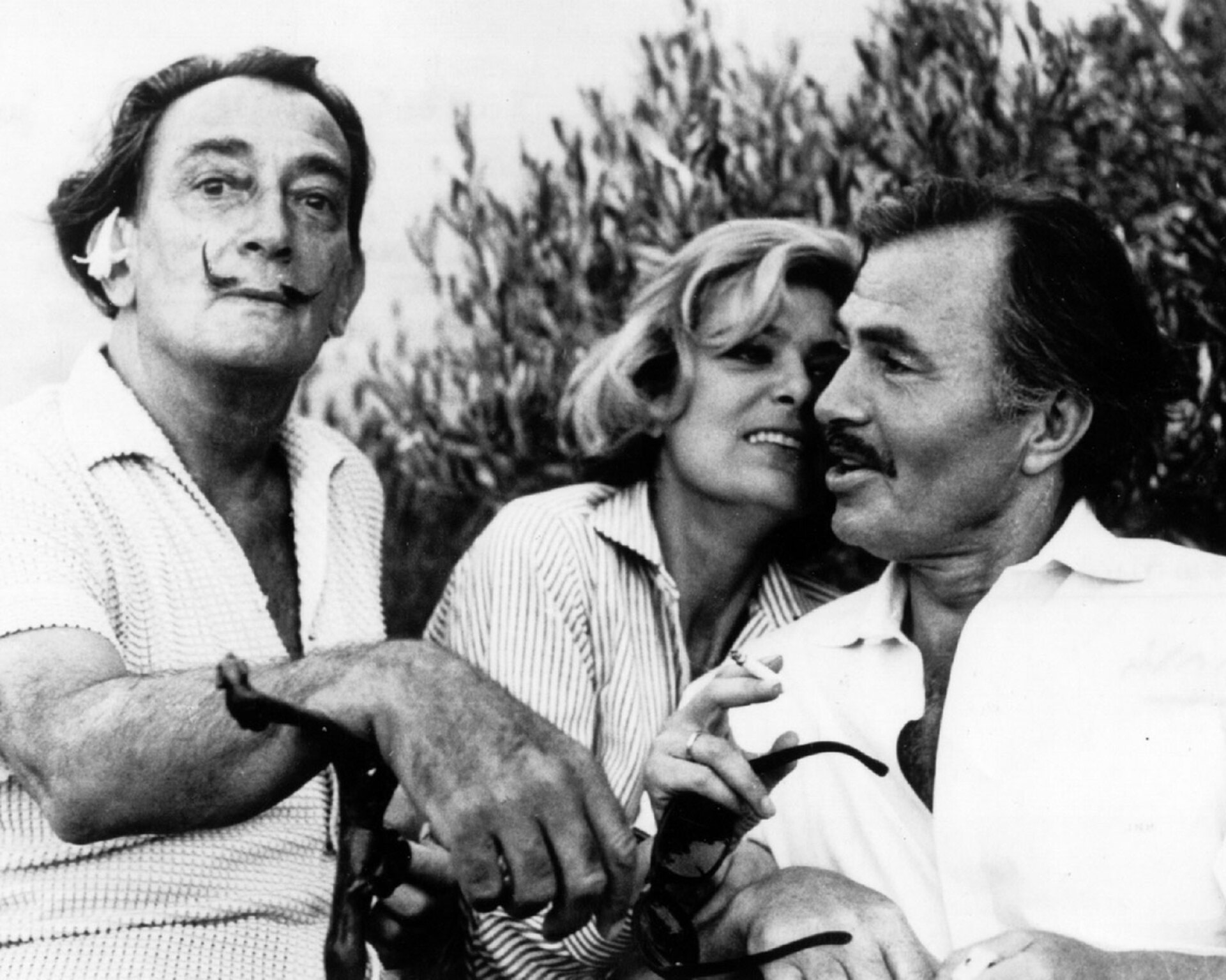 Η Μελίνα Μερκούρη με  τον Σαλβαντόρ Νταλί και τον Τζέιμς Μέισον στο εξοχικό του Νταλί στην Κόστα Μπράβα