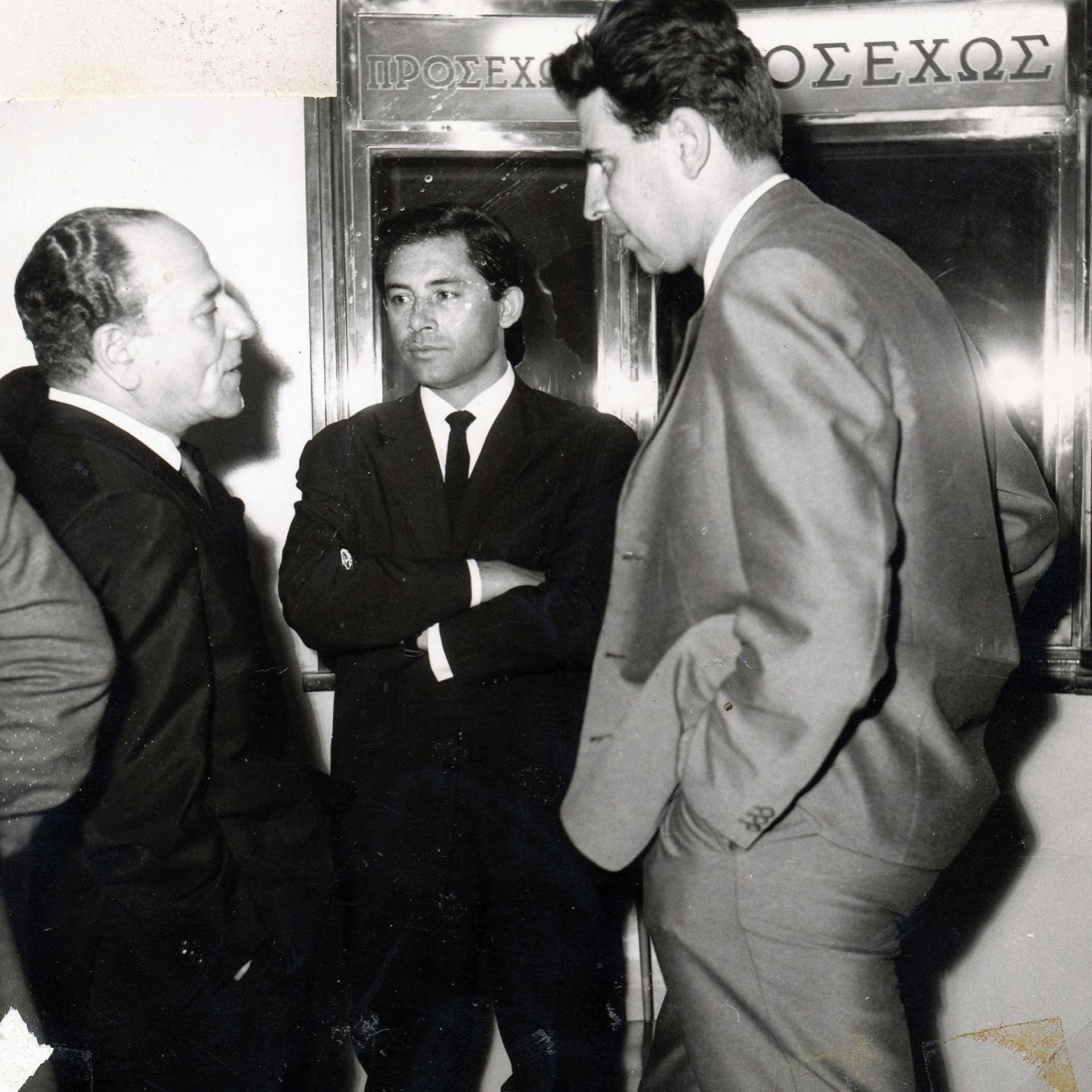 Με τον Μίκη Θεοδωράκη και τον Αλέξη Μινωτή όταν γύριζε την ταινία για την Κατίνα Παξινού