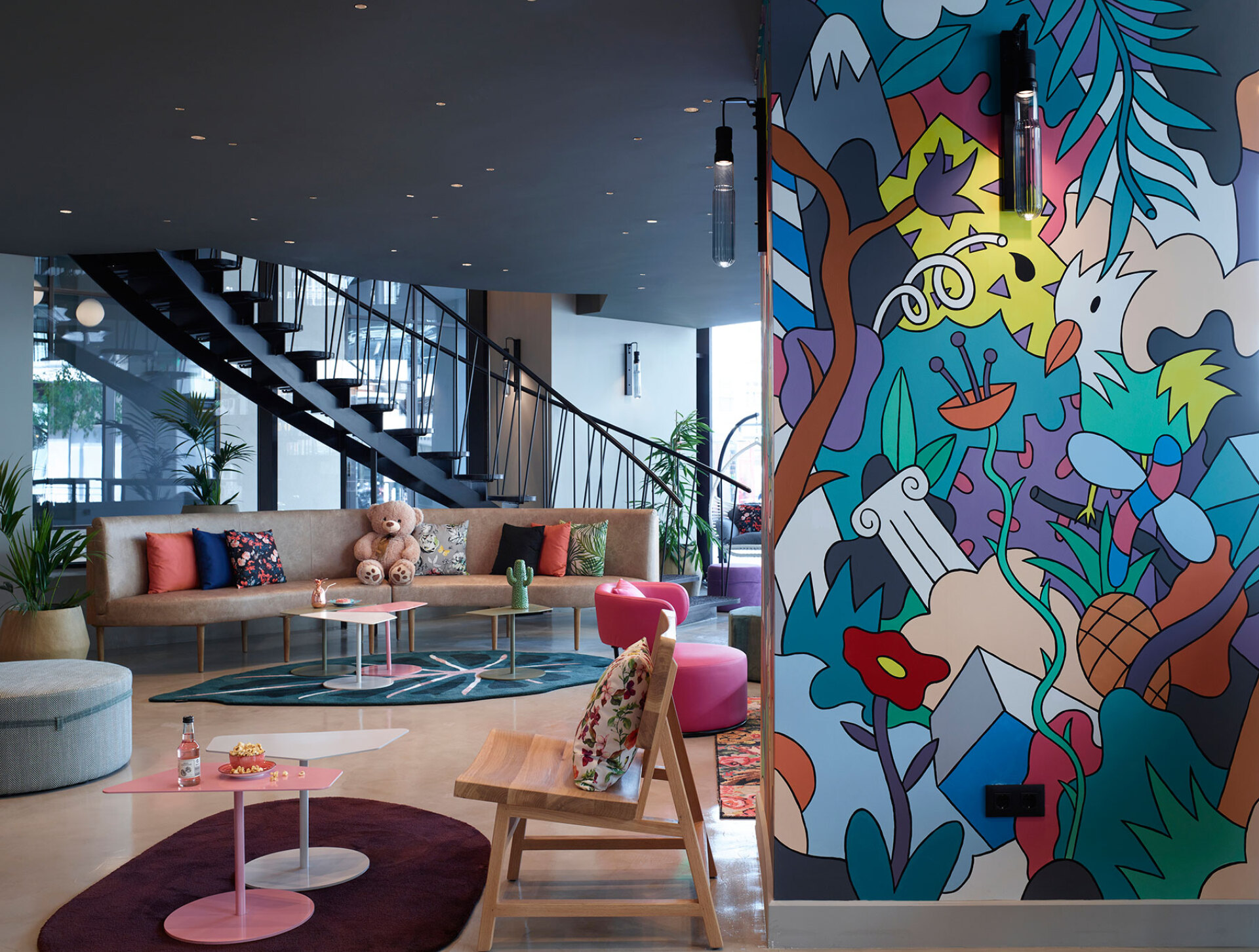 Το λόμπι του ξενοδοχείου Moxy Athens City στην Ομόνοια