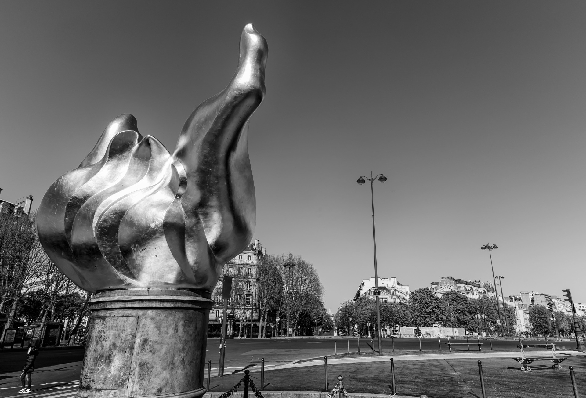 Ο Νίκος Αλιάγας στέλνει γράμμα και φωτογραφίες από το Παρίσι 