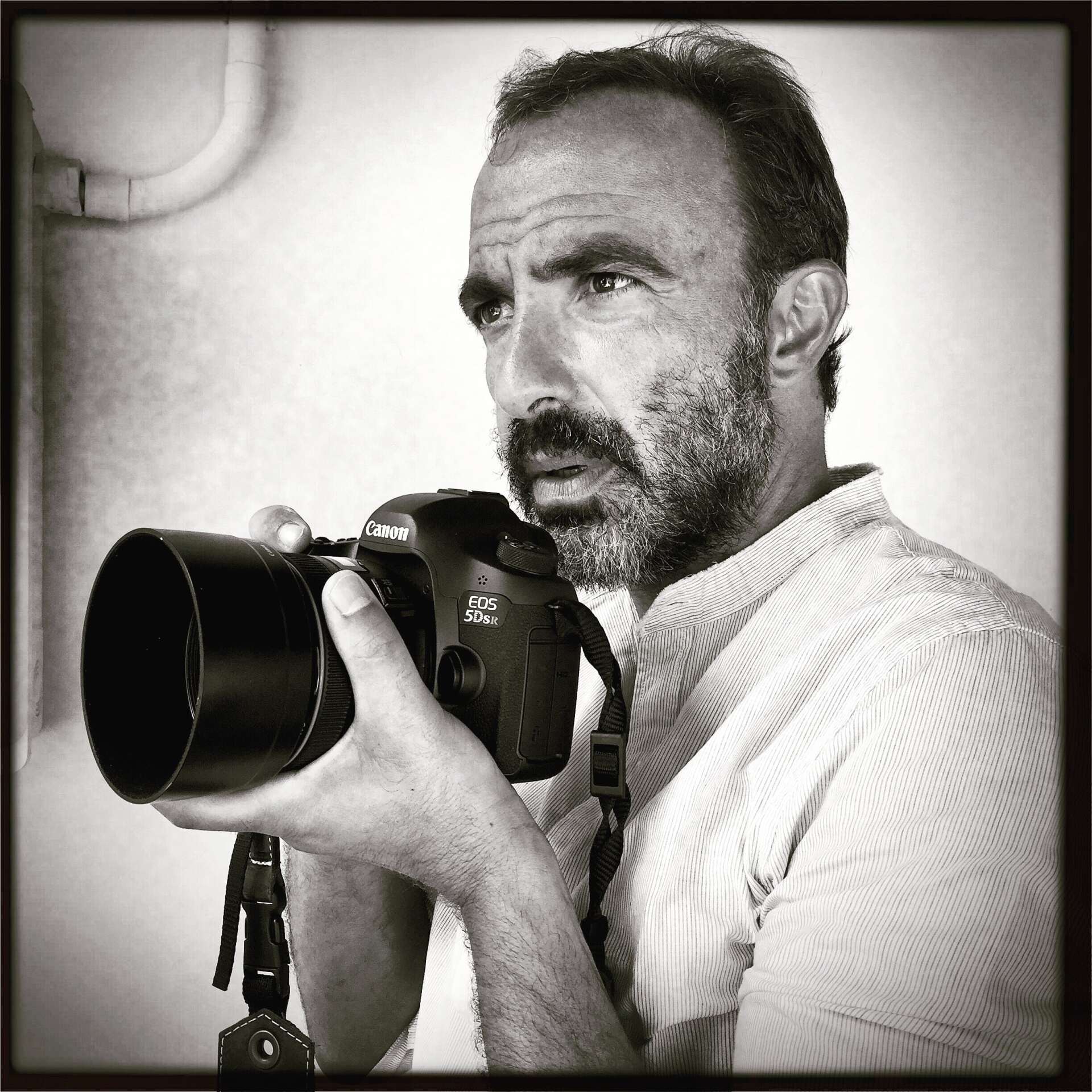 Ο Νίκος Αλιάγας στέλνει γράμμα και φωτογραφίες από το Παρίσι 