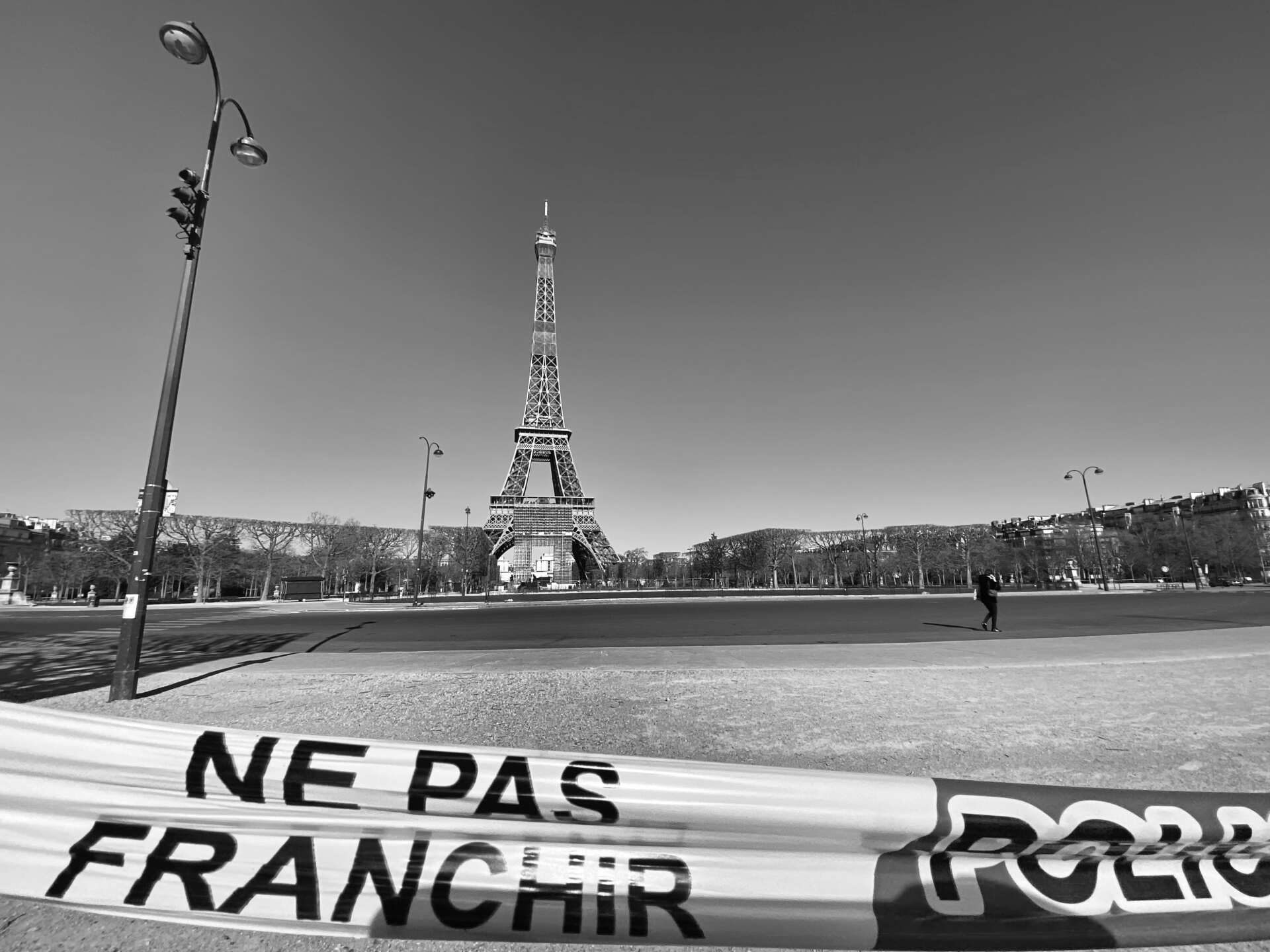 Ο Νίκος Αλιάγας στέλνει γράμμα και φωτογραφίες από το Παρίσι 