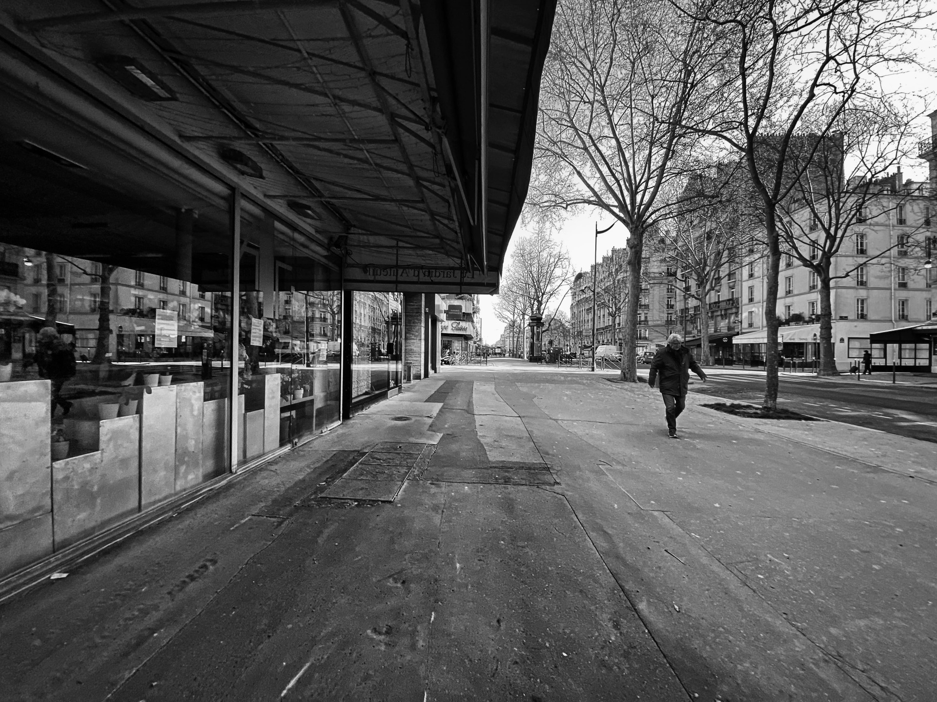 Ο Νίκος Αλιάγας στέλνει γράμμα και φωτογραφίες από το Παρίσι 