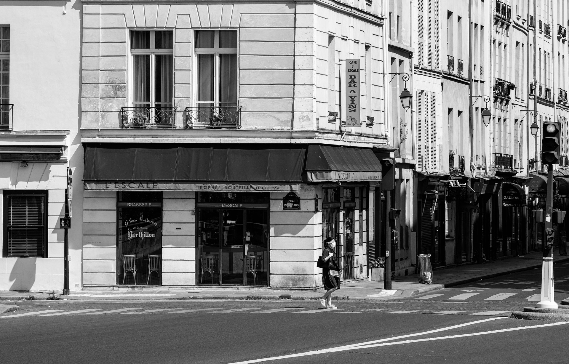 Ο Νίκος Αλιάγας στέλνει γράμμα και φωτογραφίες από το Παρίσι 