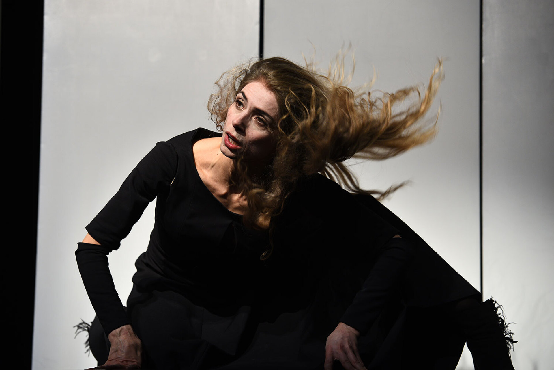 Η Σοφία Χιλλ στη «Νόρα»