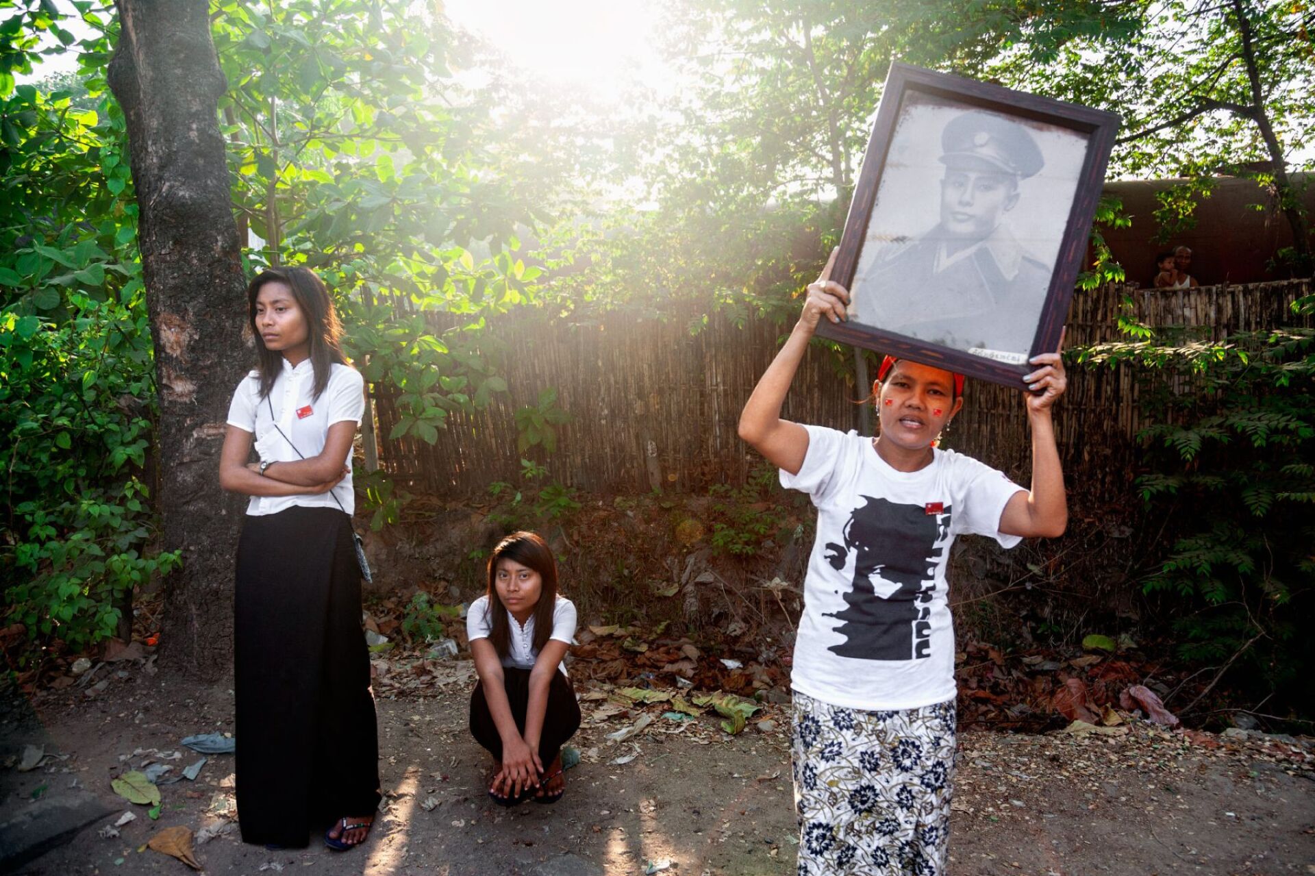 Μιανμάρ - Υποστηρικτές του NLD λίγο πριν την εκλογική διαδικασία του 2012