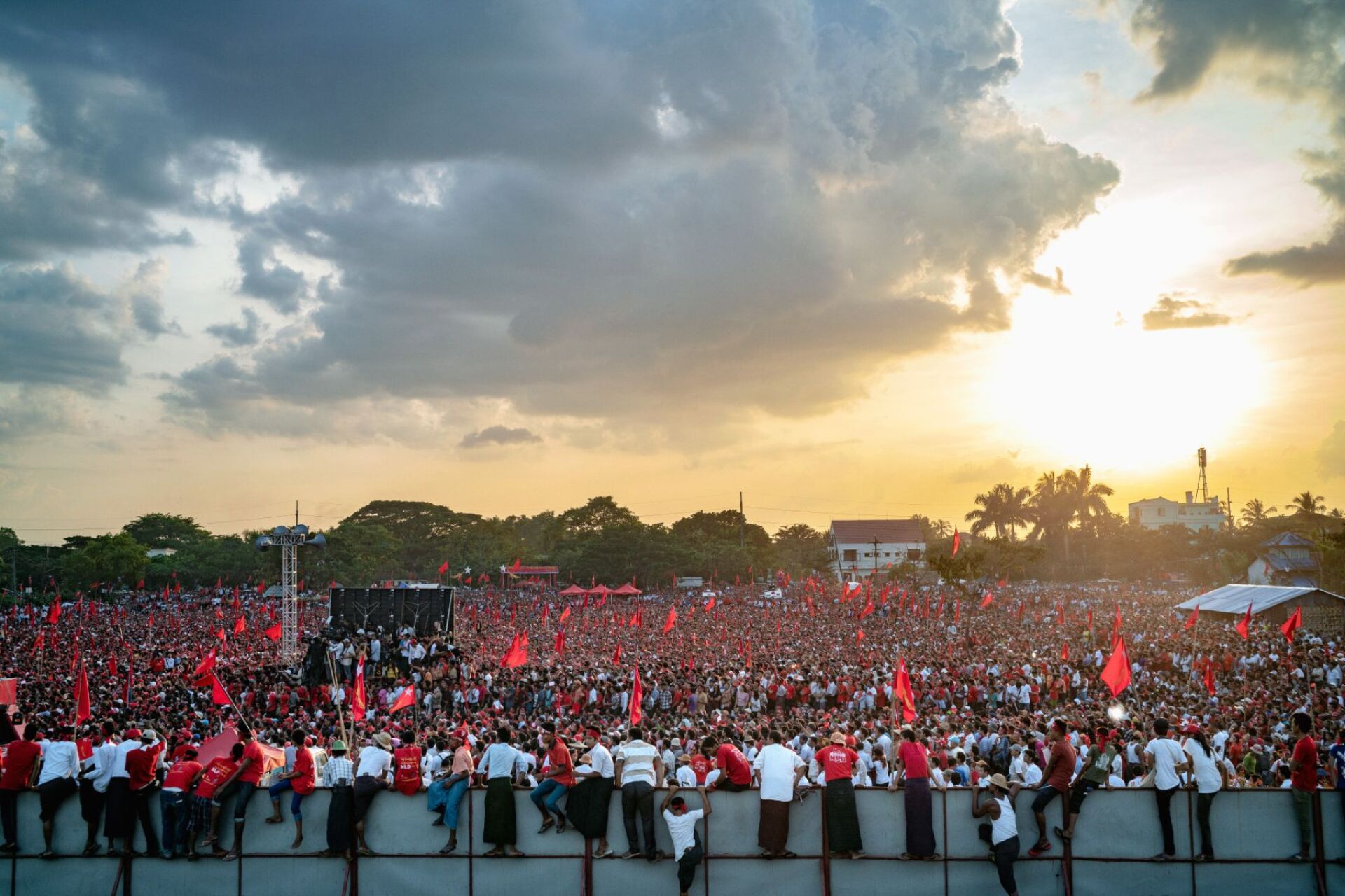Μιανμάρ - προεκλογική εκστρατεία της Αούνγκ Σαν Σου Κι. Γιανγκόν, 2015