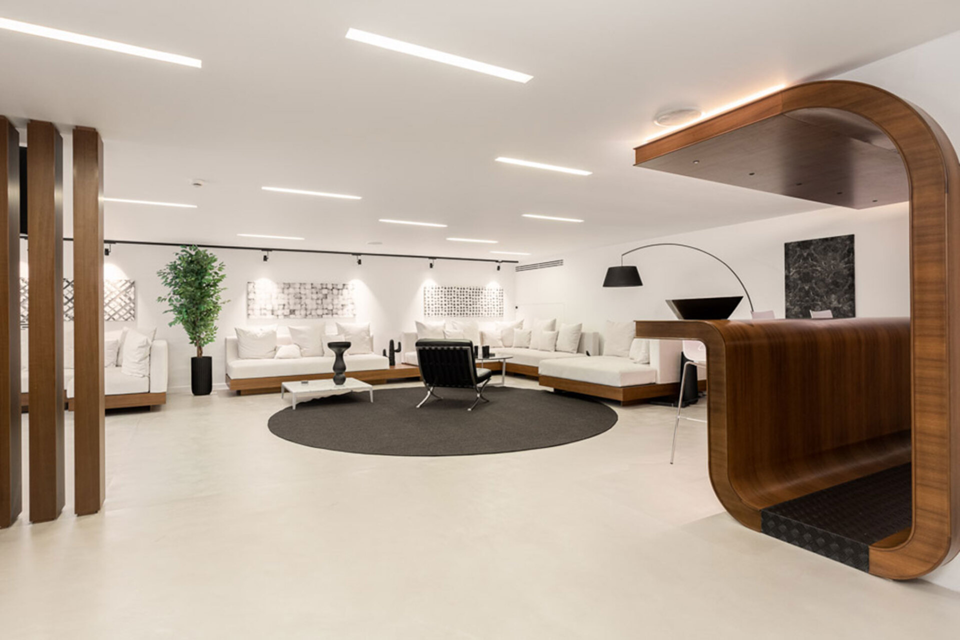 Χώρος υποδοχής και καθιστικό με μπαρ