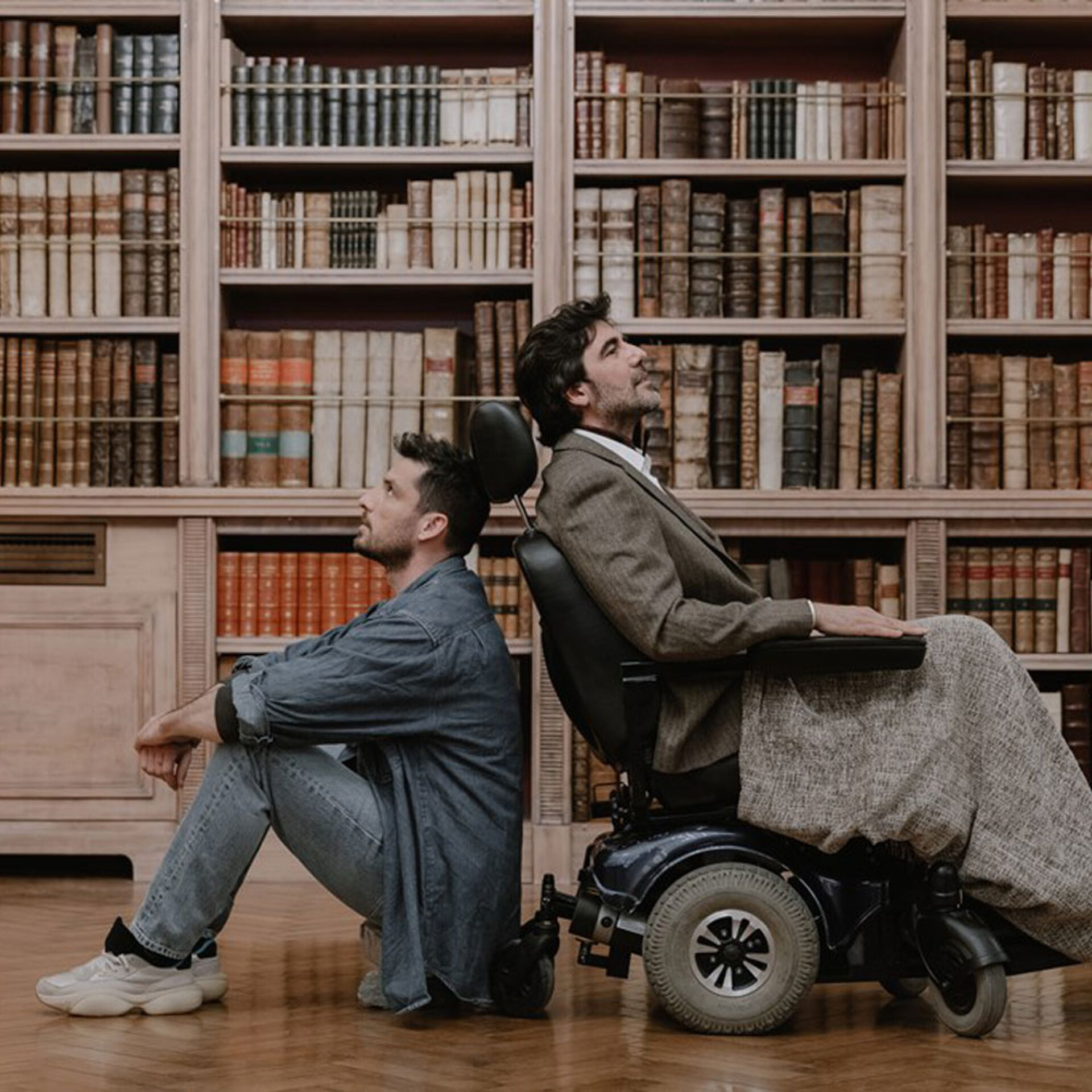 Σκηνή από την θεατρική παράσταση «Οι Άθικτοι»