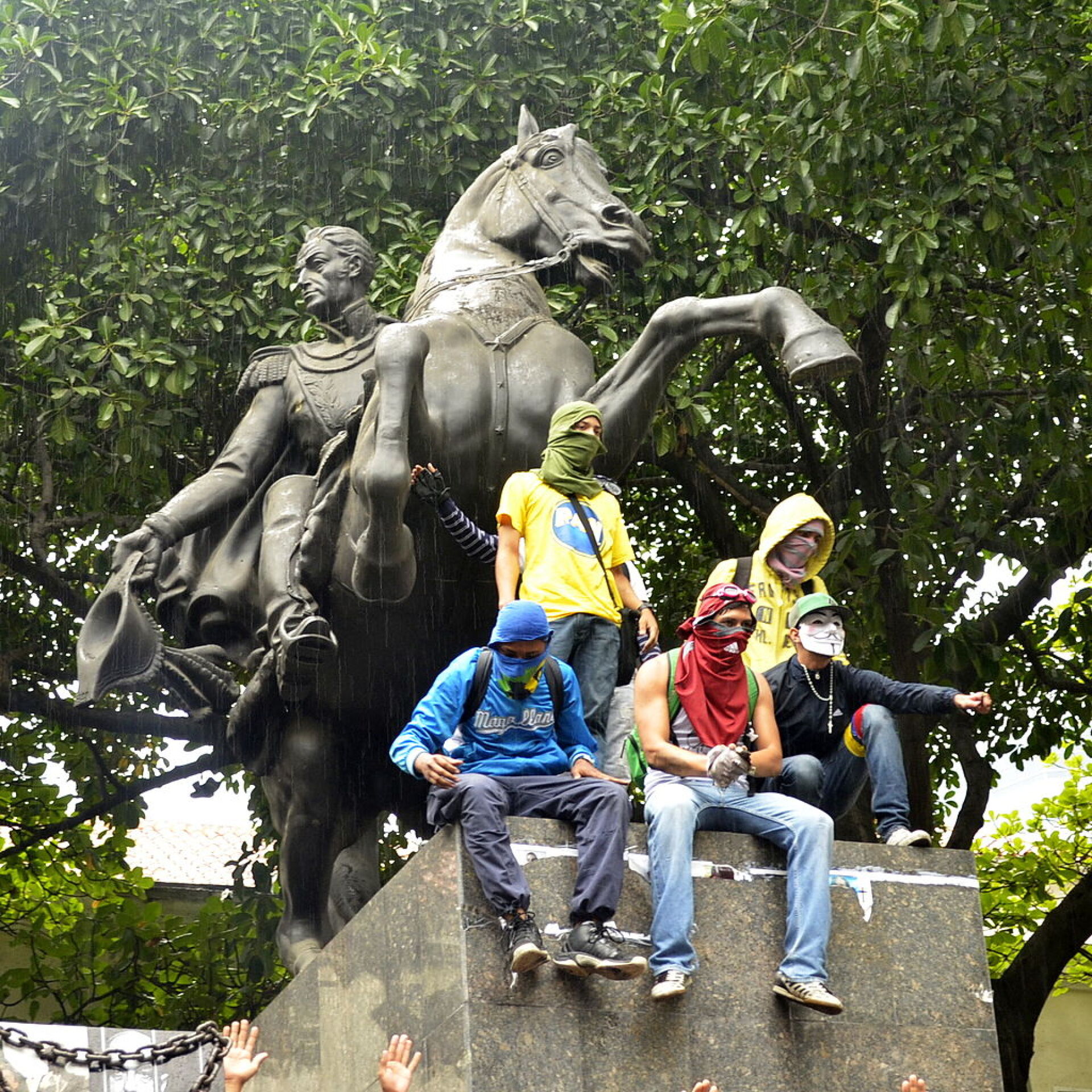 protesters_bolivar_statue.jpg