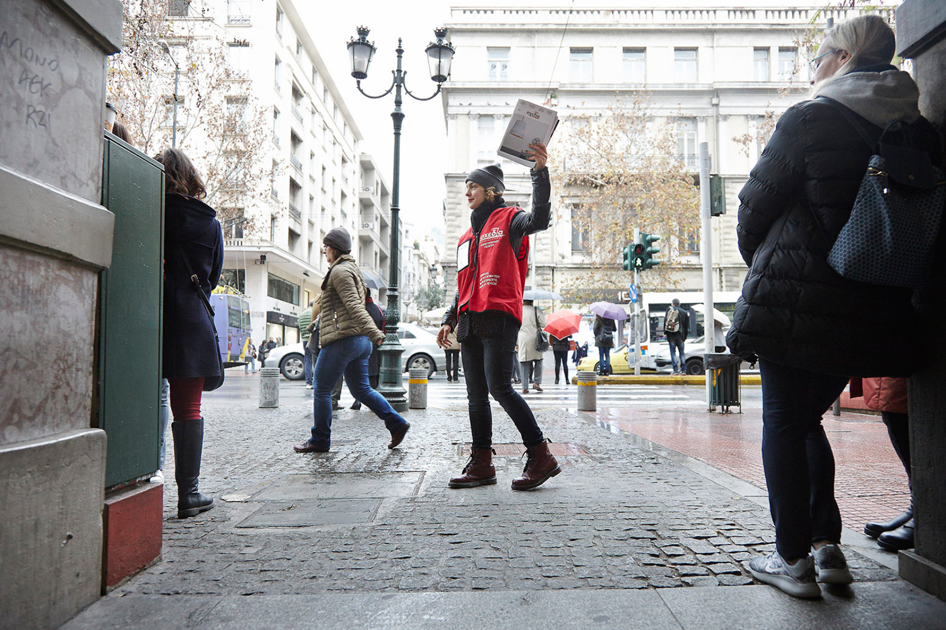 Αόρατες διαδρομές: Μια ιδιαίτερη αστική περιήγηση με το περιοδικό δρόμου Σχεδία © Giannis Zindrilis