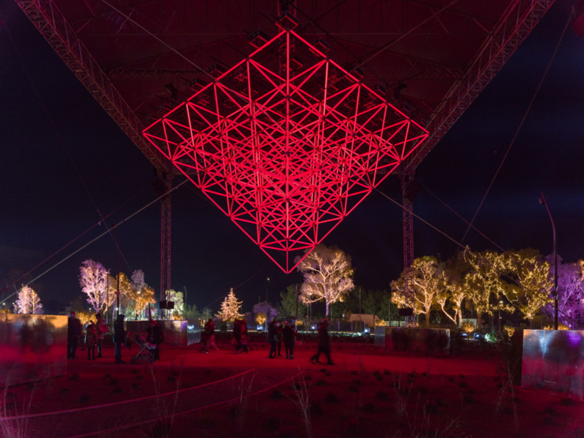 Το έργο Stalactite βρίσκεται στο πάρκο του Ελληνικού