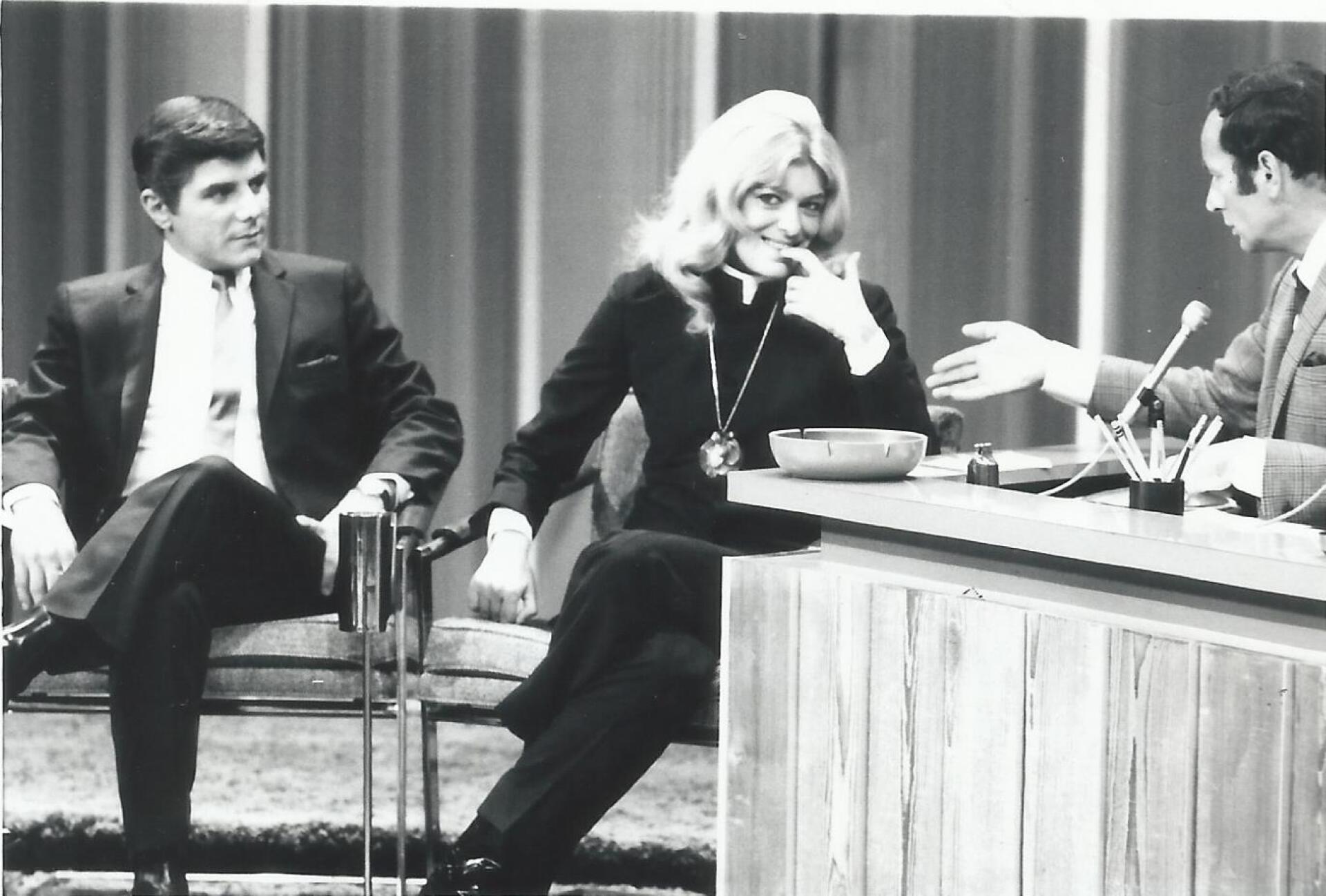 Η Μελίνα Μερκούρη στις ΗΠΑ, στην τηλεοπτική εκπομπή «The Joey Bishop Show»