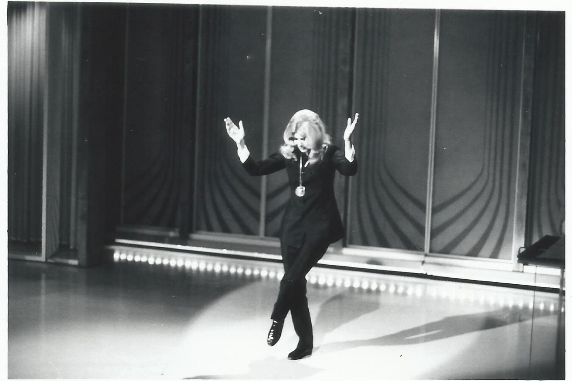 Η Μελίνα Μερκούρη στις ΗΠΑ, στην τηλεοπτική εκπομπή «The Joey Bishop Show»