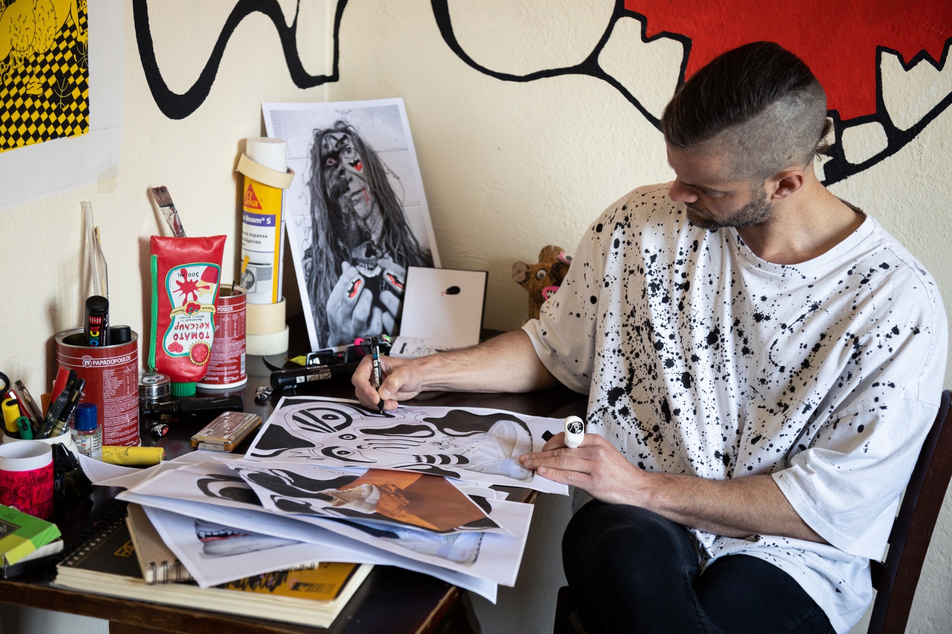 Ο εικαστικός Γιώργος Τζινούδης