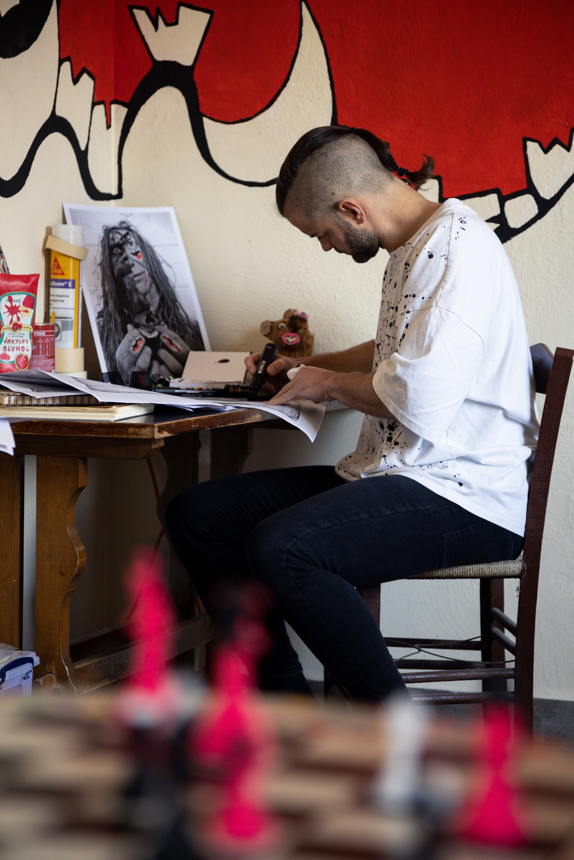 Ο εικαστικός Γιώργος Τζινούδης