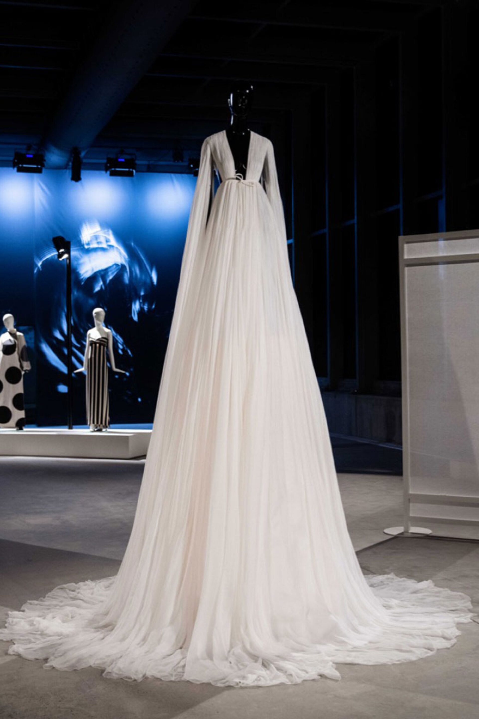 imexporta: Κούκλα βιτρίνας με Haute Couture