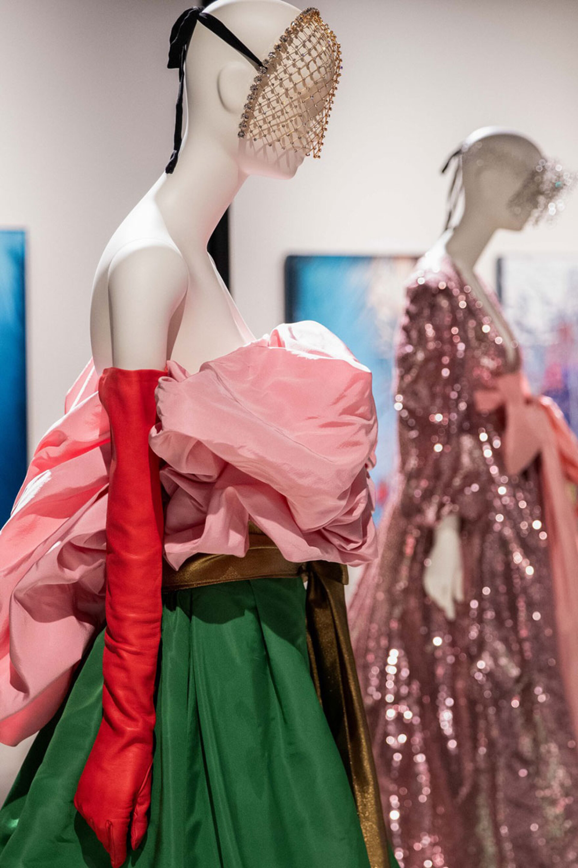 imexporta: Schläppi 2200 γυναικείες κούκλες για την έκθεση 'Re-Signify II' του Valentino στο Πεκίνο