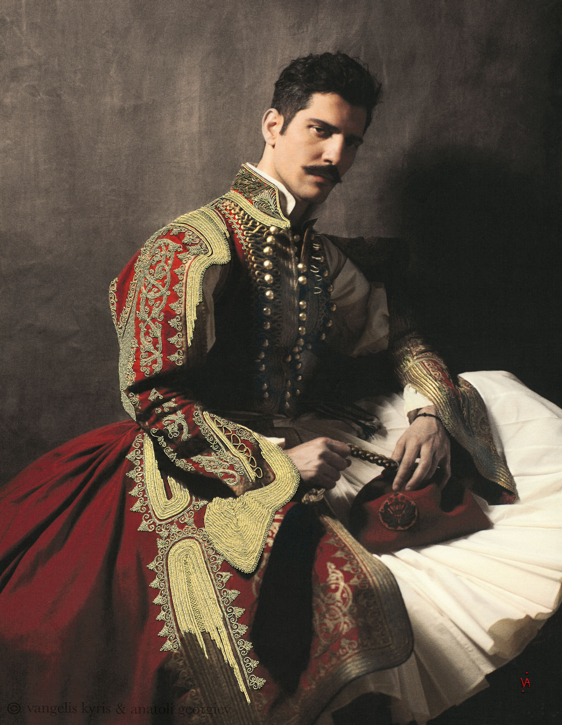 © Βαγγέλης Κύρης - Anatoli Georgiev - Ο Anatoli με την ενδυμασία του Βάσσου Μαυροβουνιώτη, ήρωα του 1821