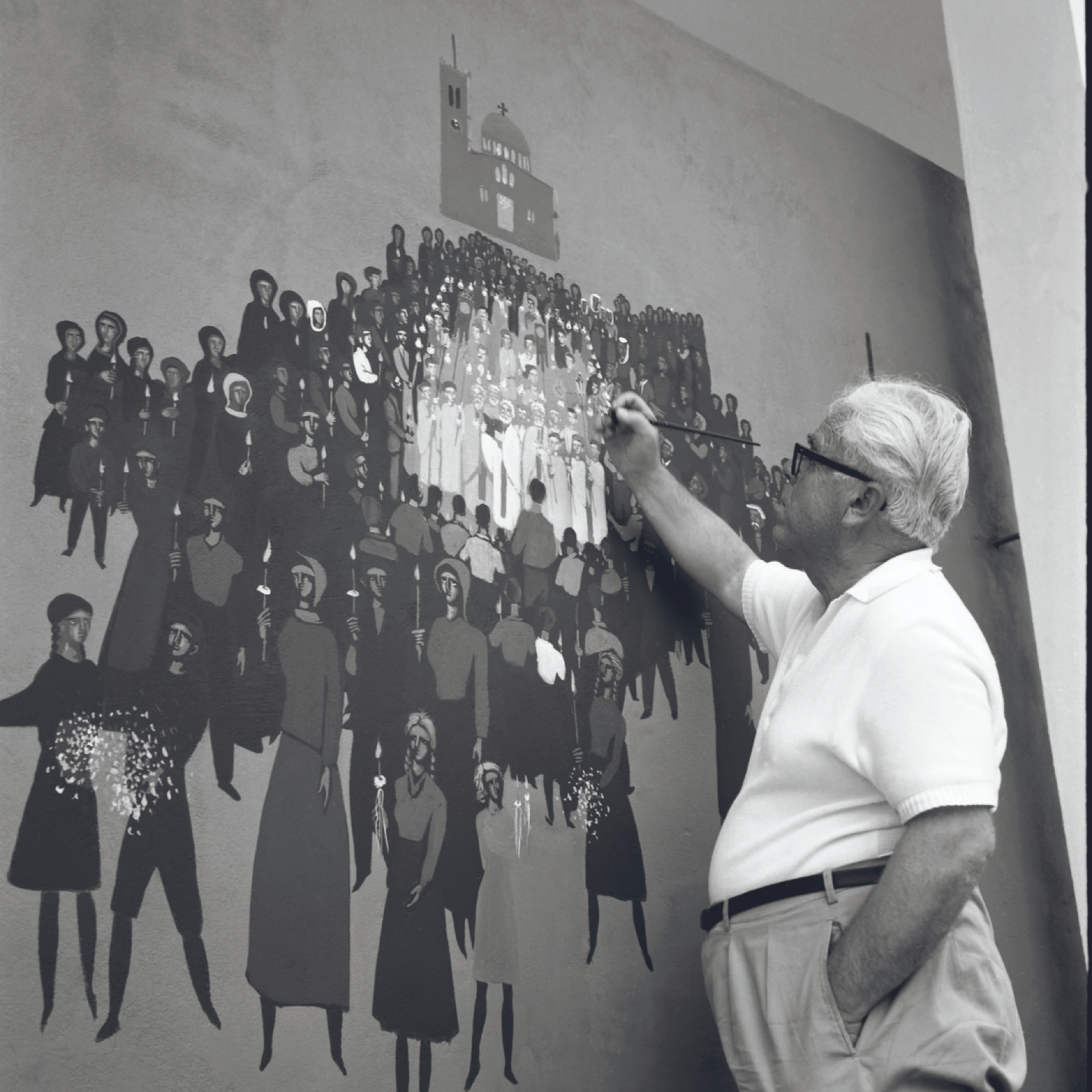 Ο Σπύρος Βασιλείου (1902 ή 1903 - 1985) σε στιγμές δημιουργίας στο περίπτερο της ΔΕΗ το 1965, Ιστορικό Αρχείο ΔΕΗ