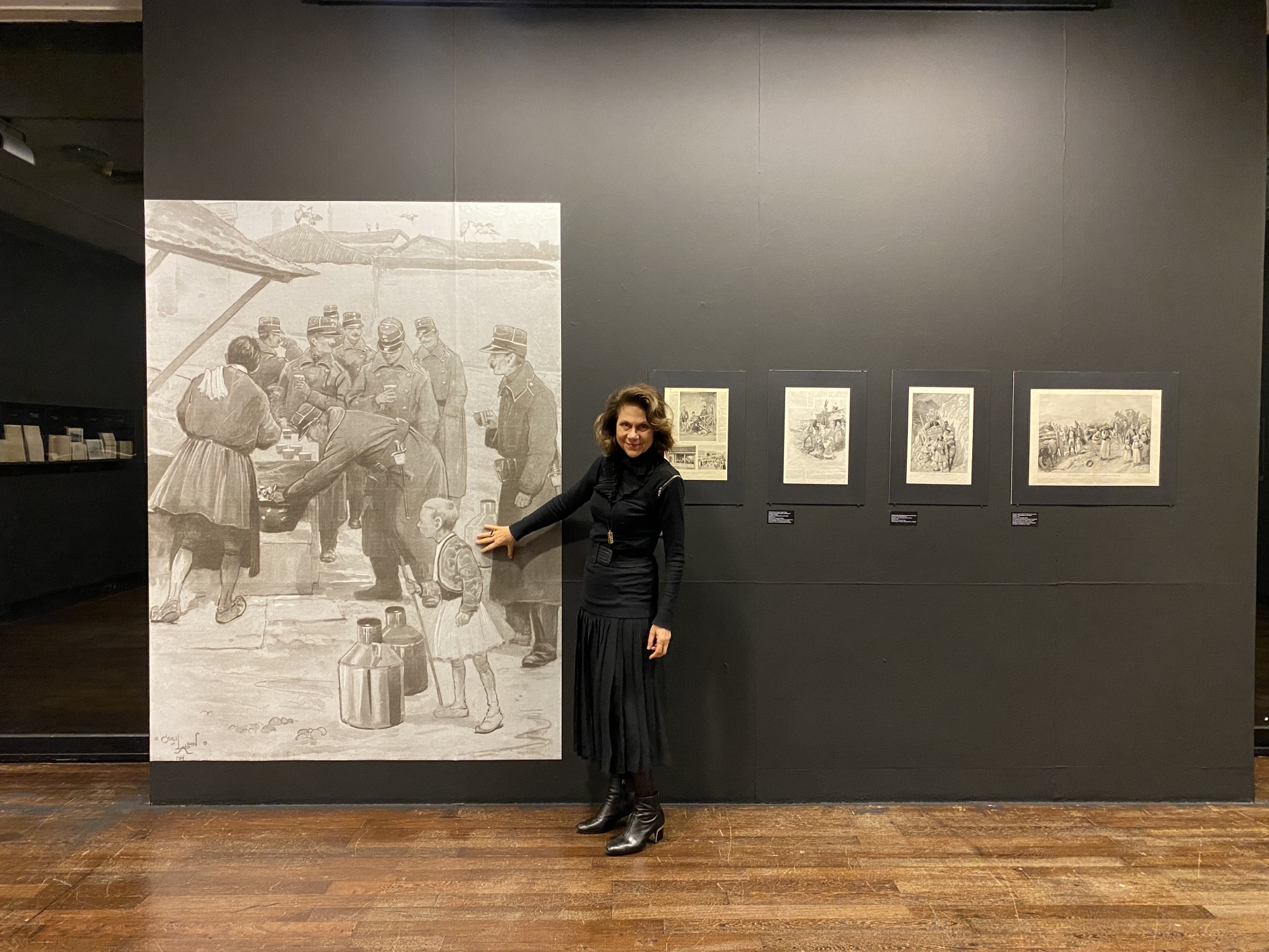 Η επιμελήτρια της ομώνυμης έκθεσης Λουίζα Καραπιδάκη,