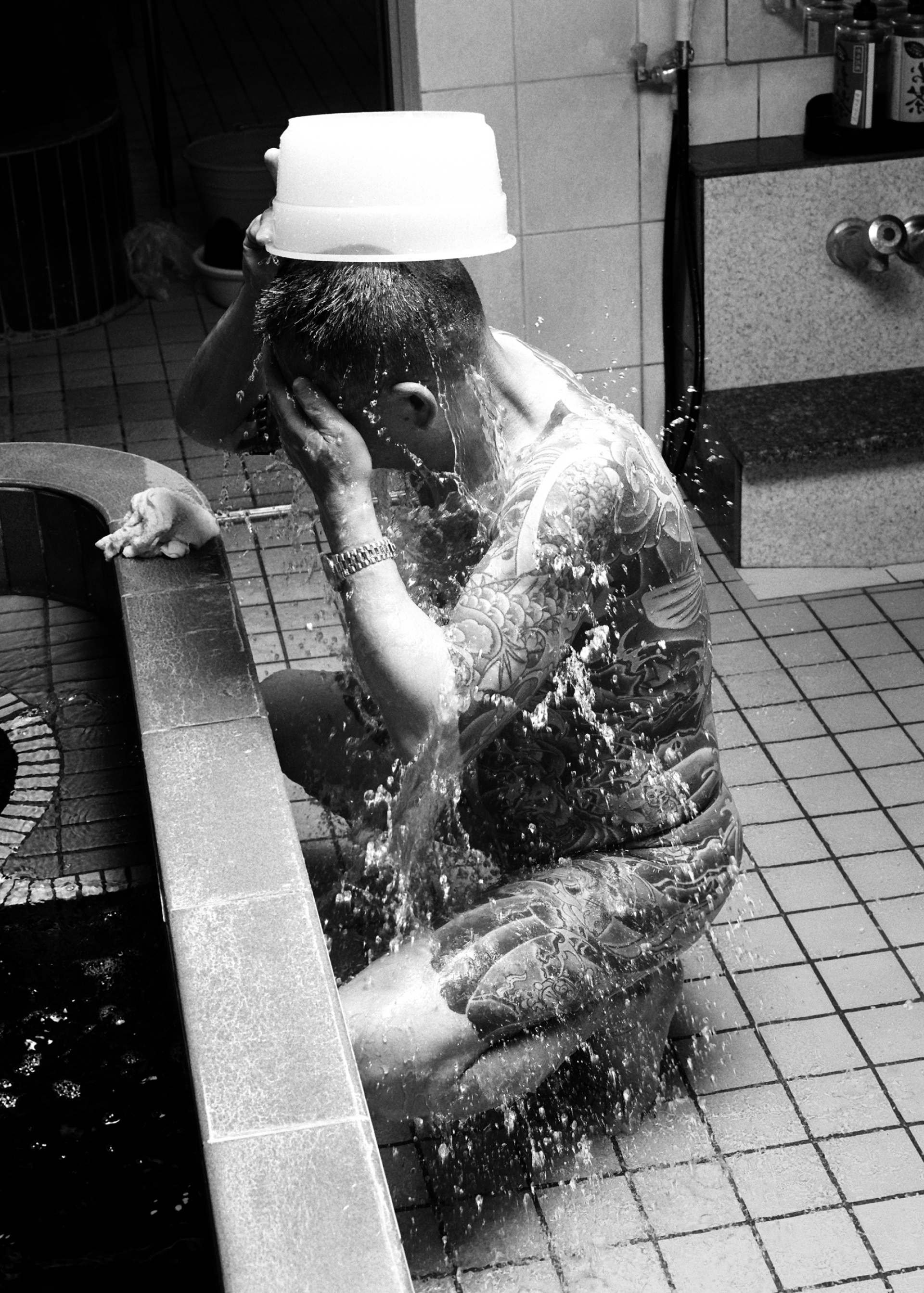 Γιακούζα: Συνέντευξη με τον φωτογράφο Theo Cottle για το λεύκωμά του «893 Yakuza: The Setting Sun»