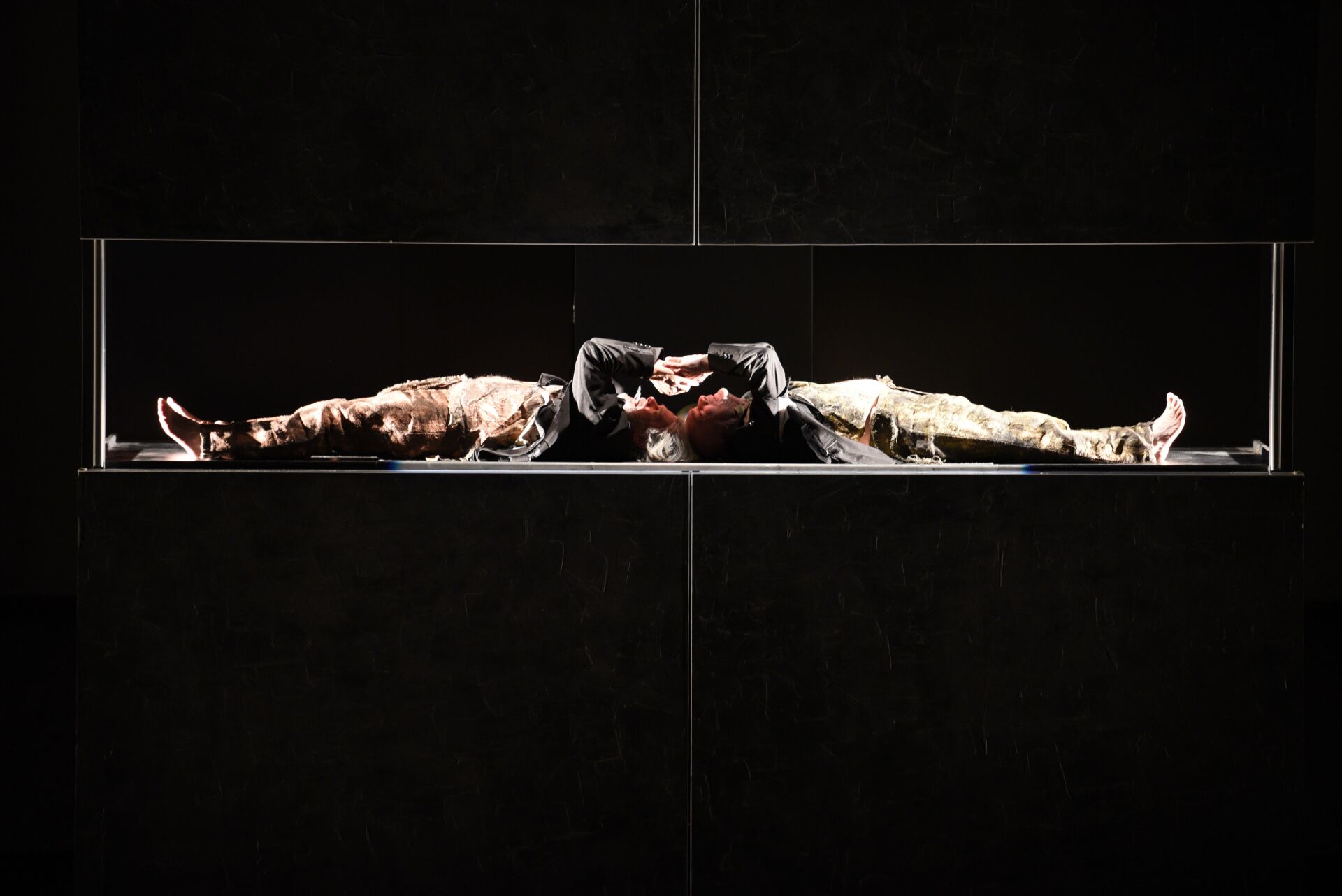 Κριτική για την παράσταση «Περιμένοντας τον Γκοντό» του Σάμιουελ Μπέκετ σε σκηνοθεσία Θεόδωρου Τερζόπουλου στη Στέγη Ιδρύματος Ωνάση