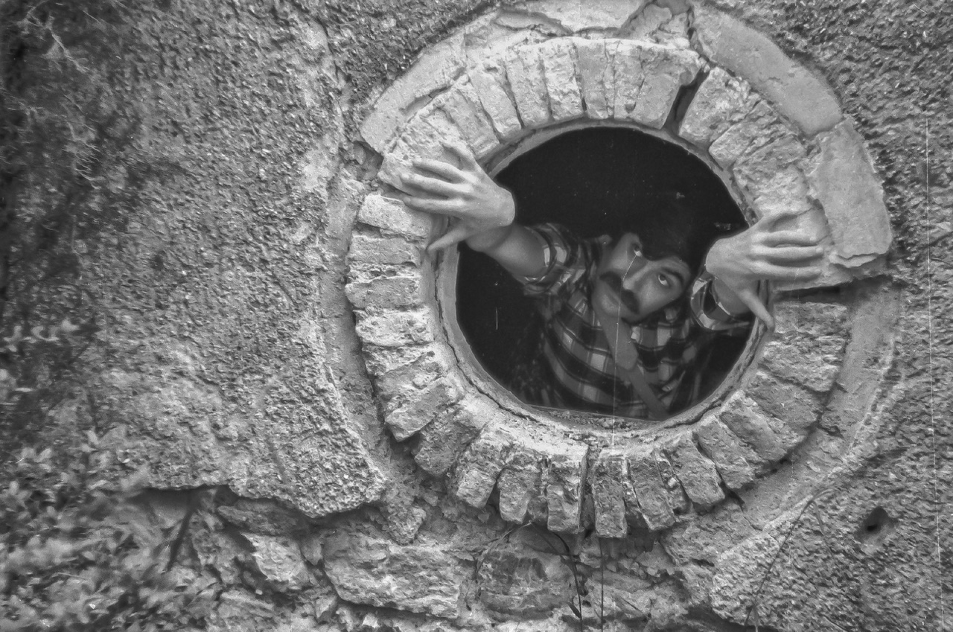 Μιχάλης Οικονομάκης, «Απέραντα Οικείο»