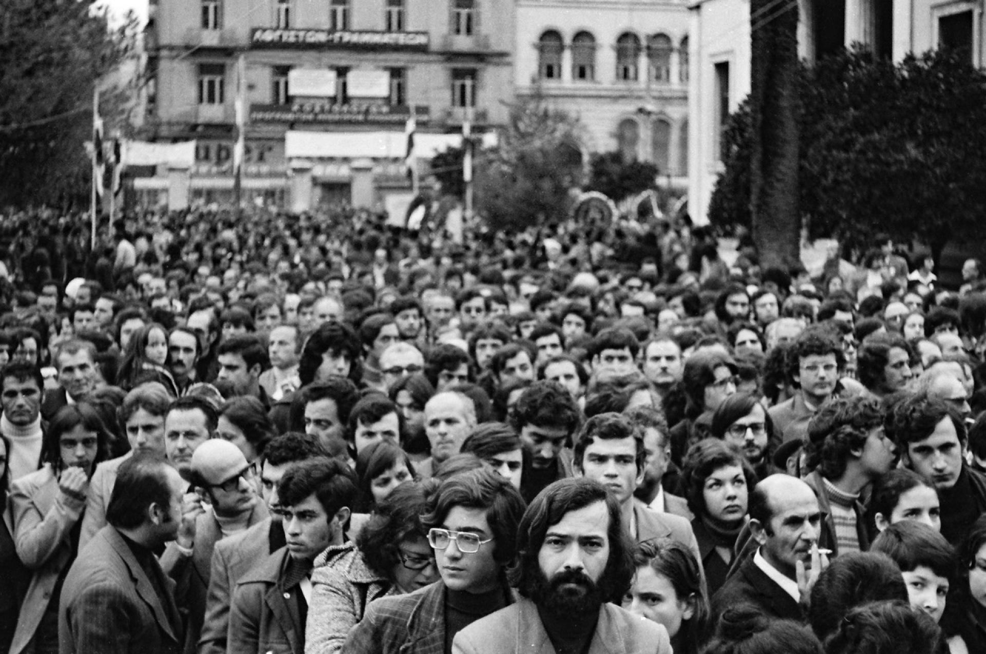 Μιχάλης Οικονομάκης, «Απέραντα Οικείο»