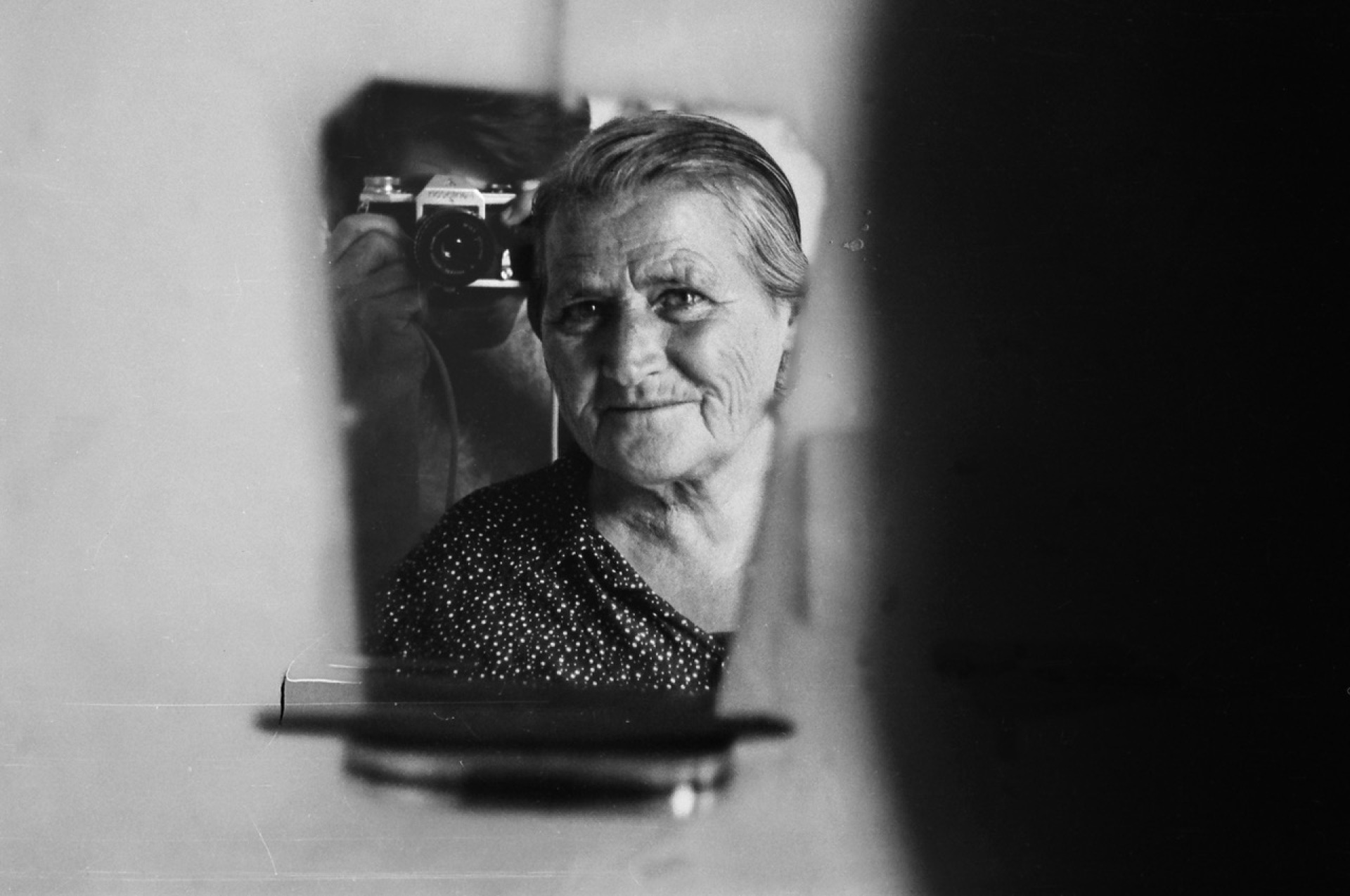 Μιχάλης Οικονομάκης, «Απέραντα Οικείο»