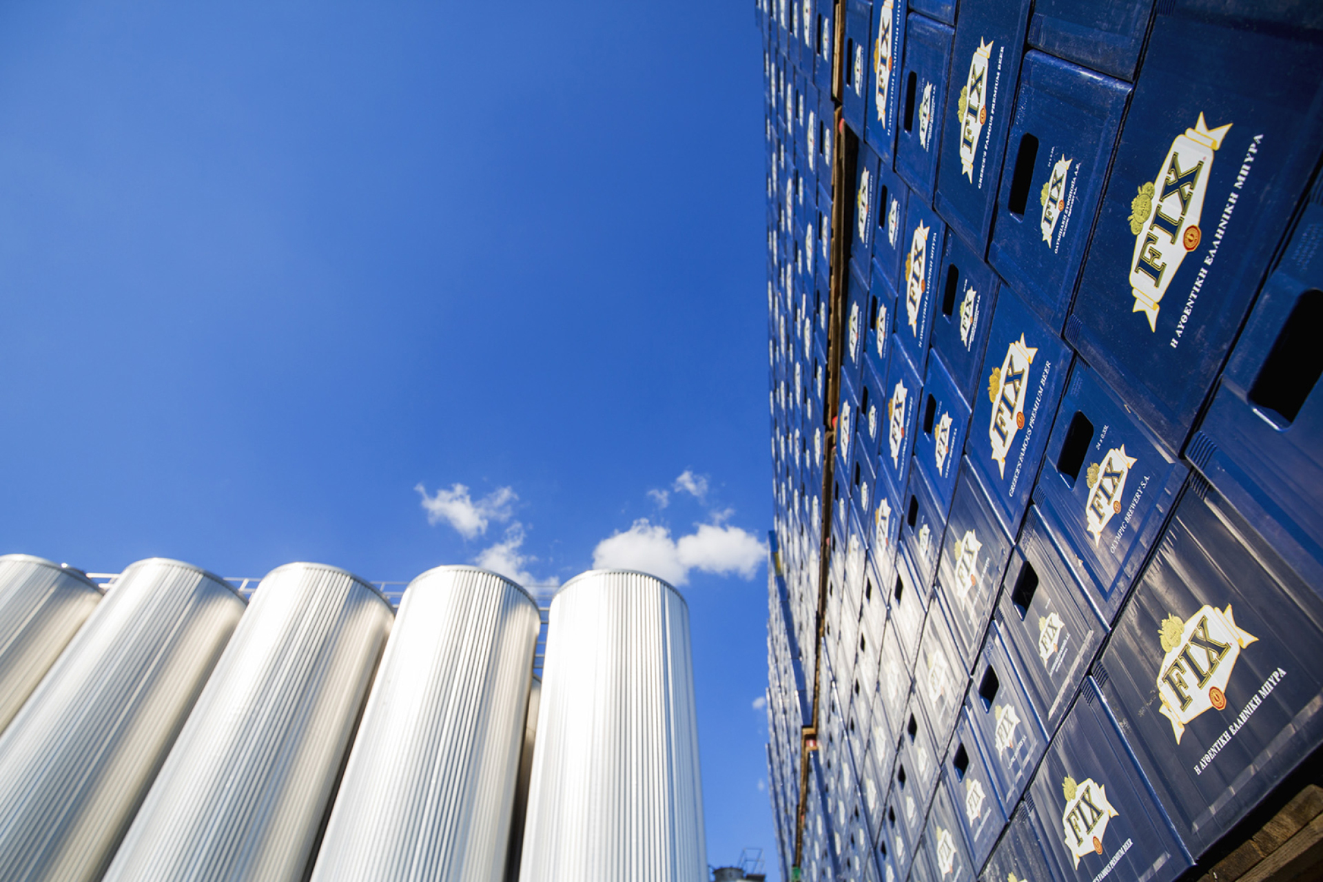 Οι εγκαταστάσεις της Ολυμπιακης Ζυθοποιίας στην Ριτσώνα. 