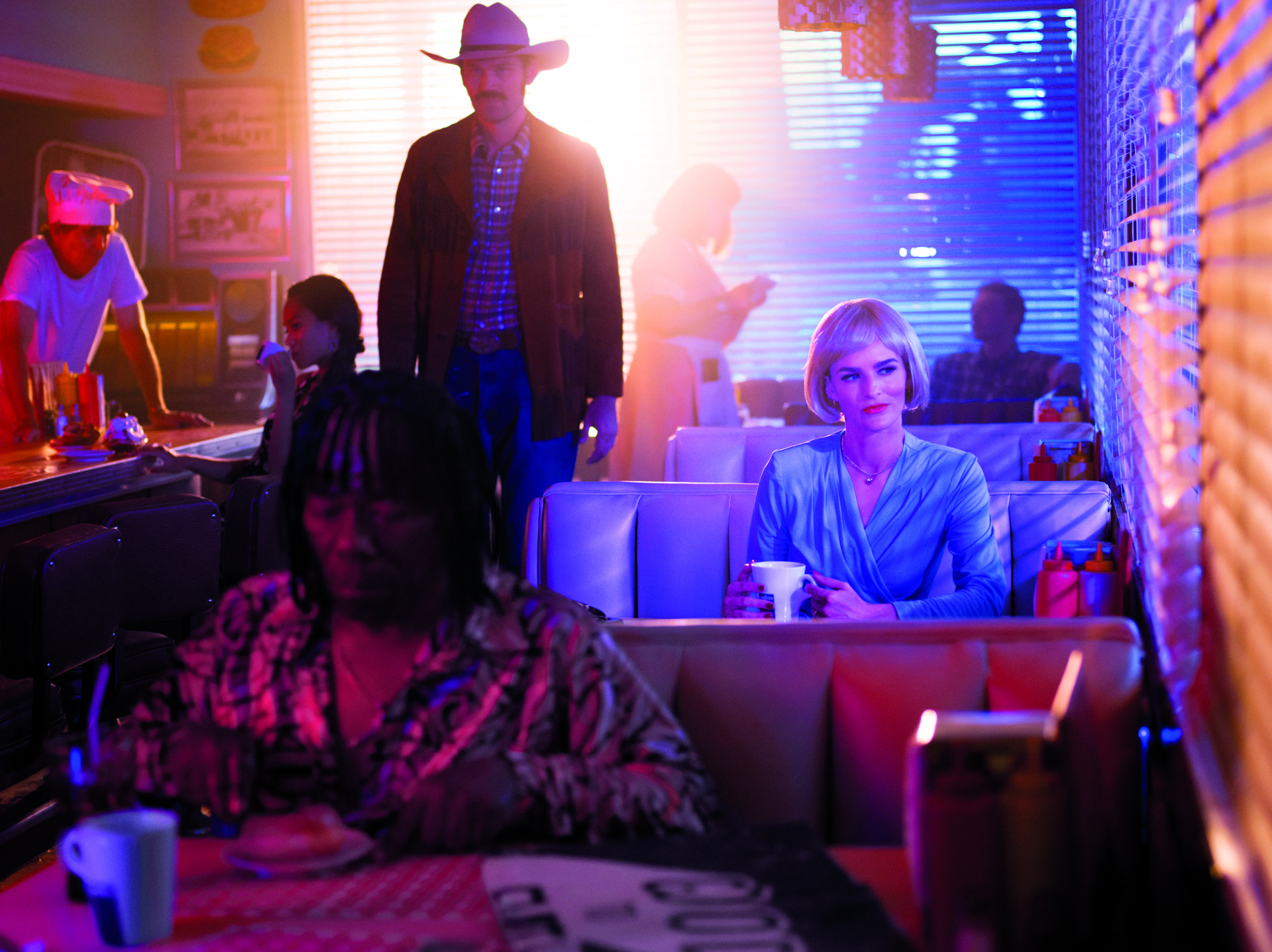 Συνέντευξη: Η αμερικανίδα φωτογράφος Alex Prager μιλάει για τις 12 εικόνες του νέου ημερολογίου της Lavazza με τίτλο «YES! We 're Open»