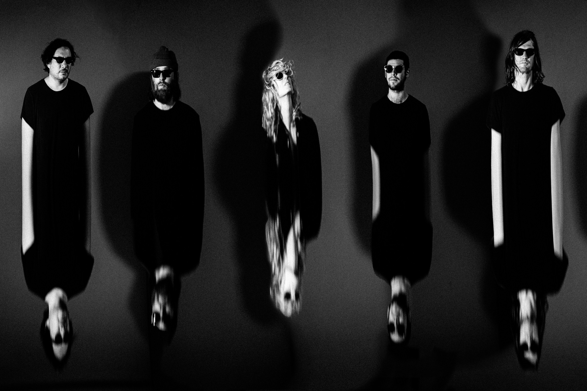 Συνέντευξη The Black Angels: Ο τραγουδιστής του psychedelic rock συγκροτήματος, Alex Maas, μιλάει στην ATHENS VOICE για το νέο άλμπουμ «Wilderness Of Mirrors», τη μουσική και τη ζωή του