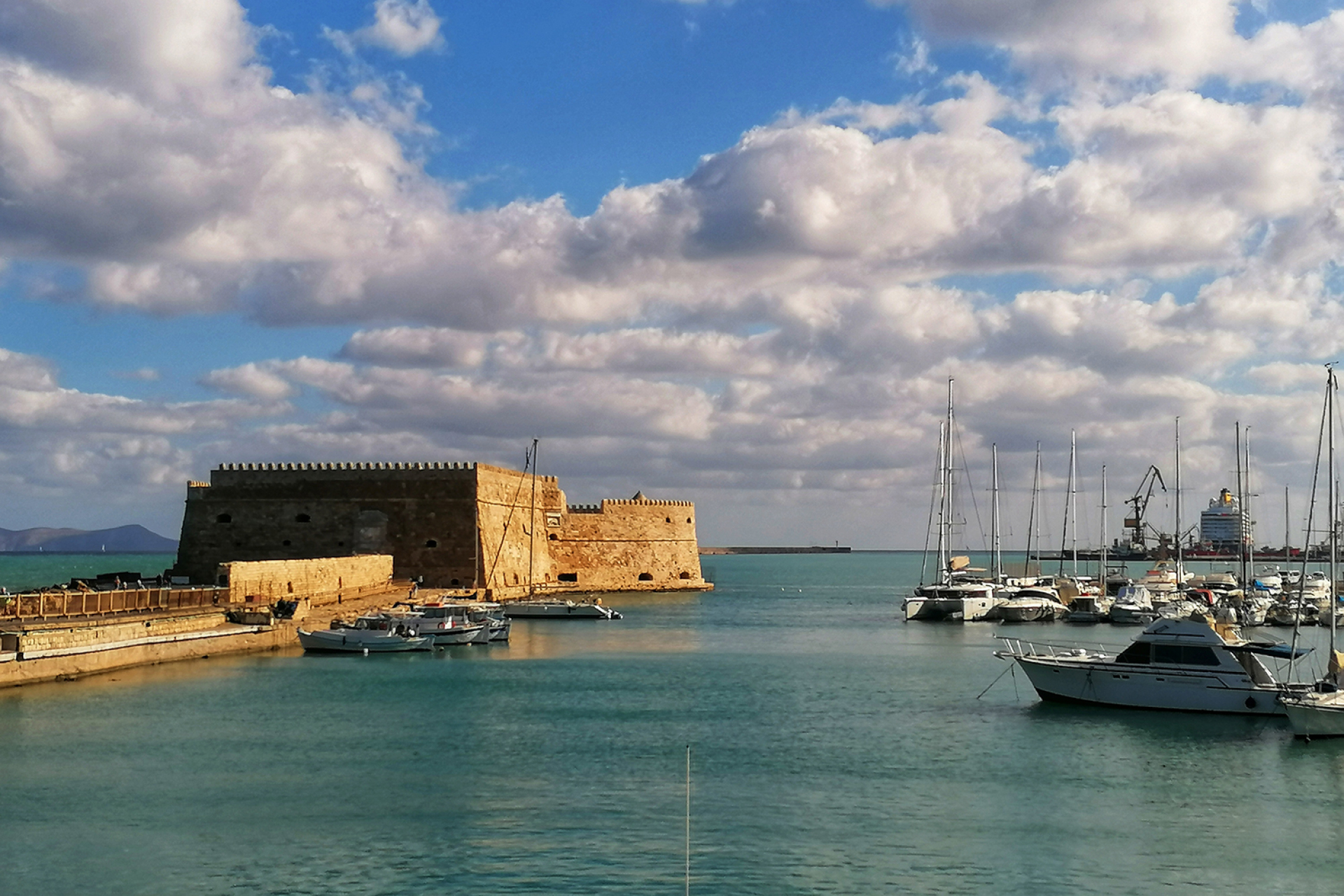 Το Ενετικό φρούριο του Κούλε στο λιμάνι του Ηρακλείου