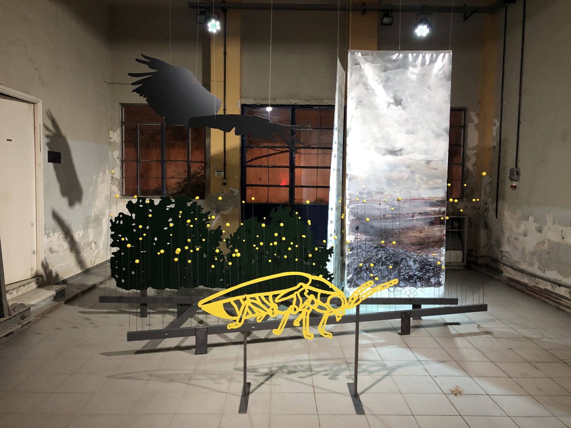 Η εγκατάσταση της Άννας Λάσκαρη "Allusive sketches" στην έκθεση "This current between us" στον ΑΗΣ της ΔΕΗ του Νέου Φαλήρου